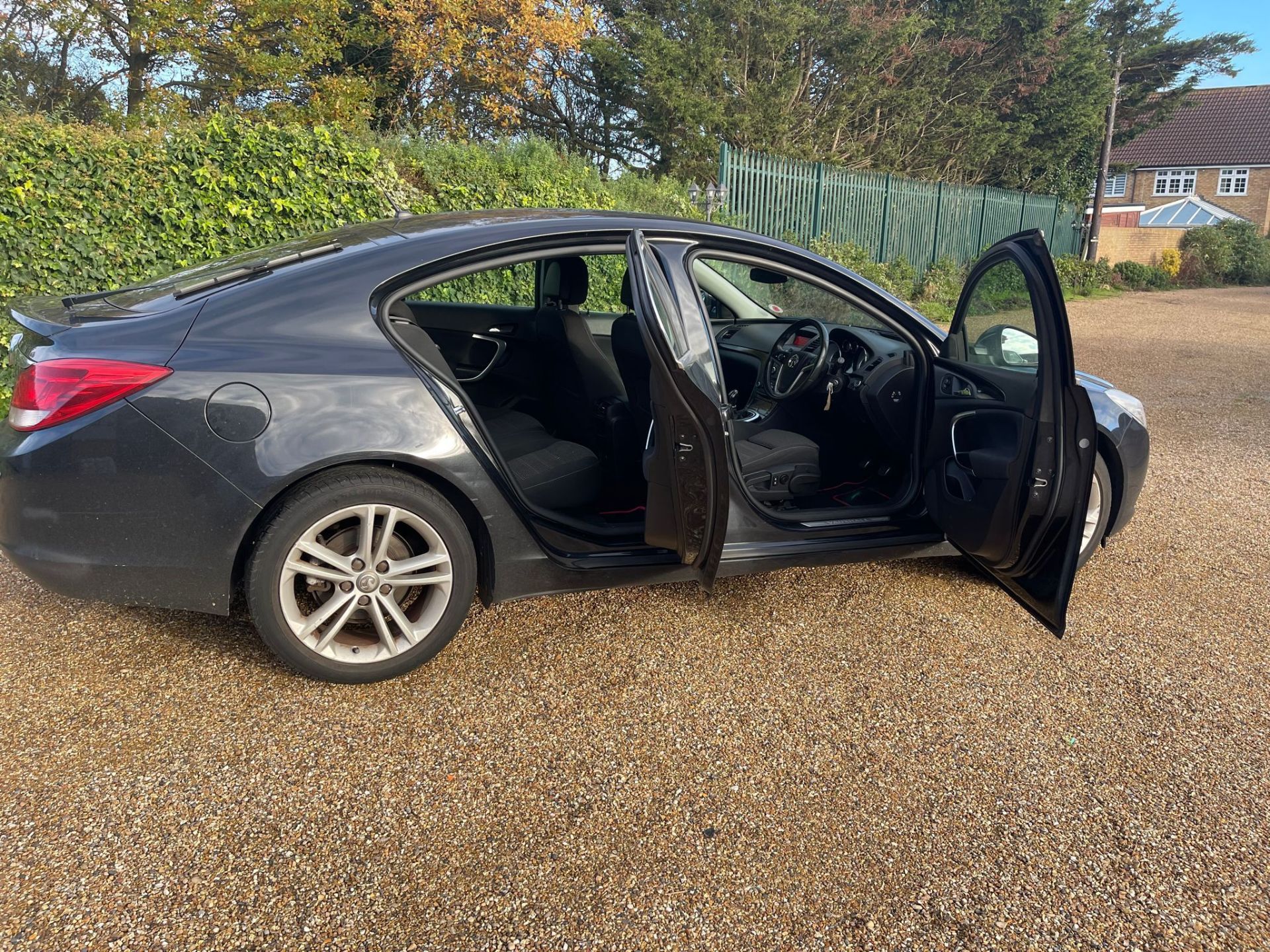 2012/61 VAUXHALL INSIGNIA SRI BLACK HATCHBACK *NO VAT* - Image 9 of 40