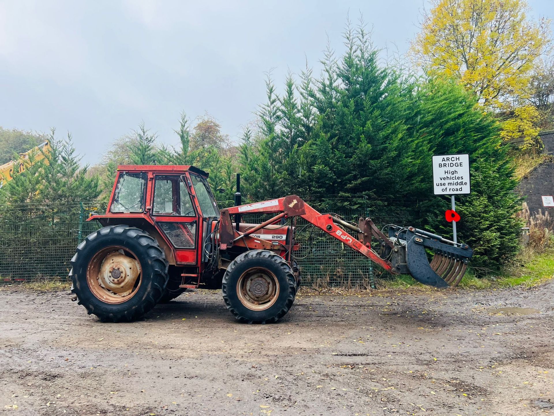 MASSY FERGUSON 290 LOADER TRACTOR - SELECTABLE 2 AND 4 WHEEL DRIVE *PLUS VAT*