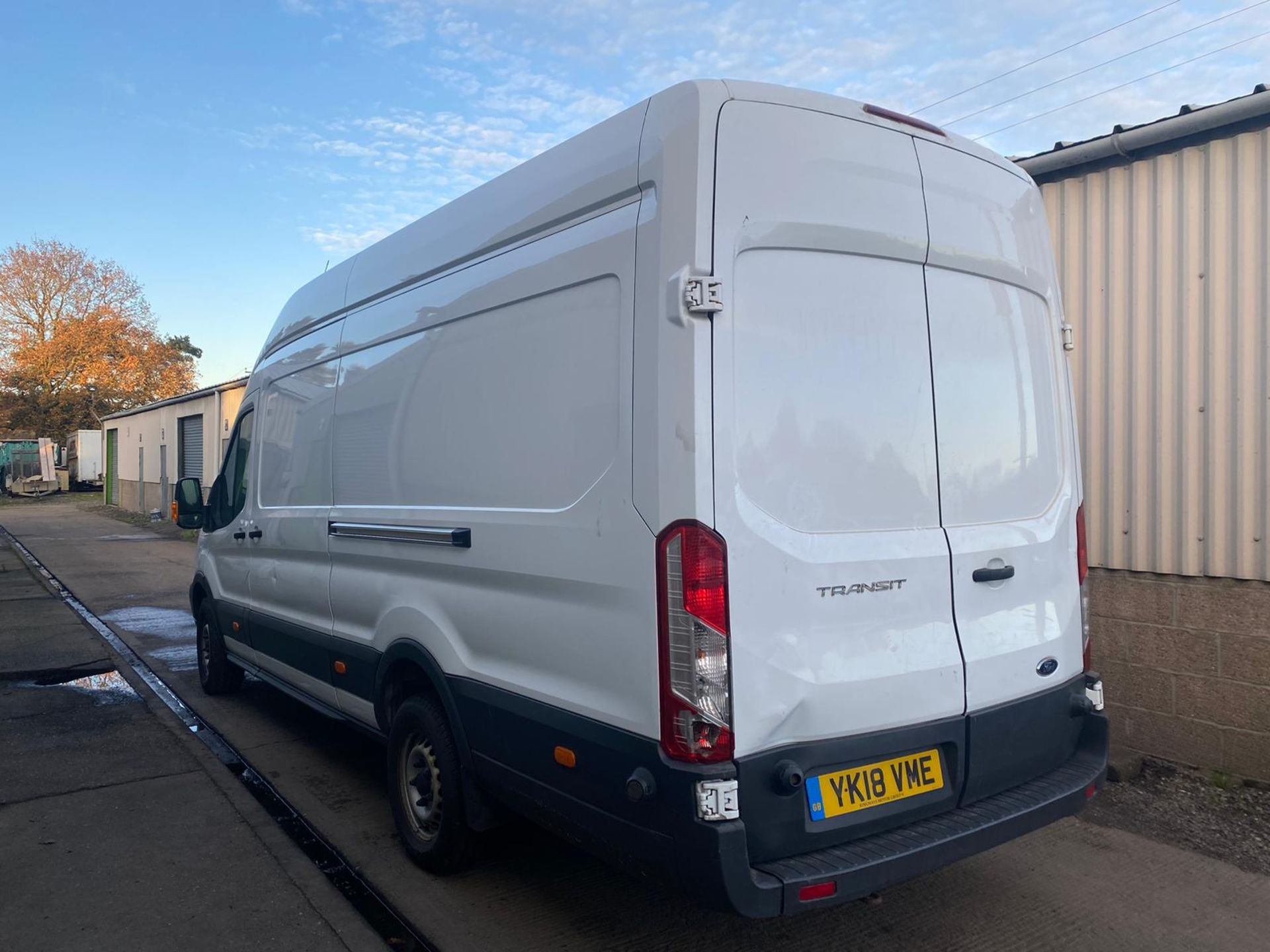 2018/18 REG FORD TRANSIT 350 JUMBO L4H3 BIGGEST AVAILABLE, SHOWING 0 FORMER KEEPERS *PLUS VAT* - Image 3 of 5