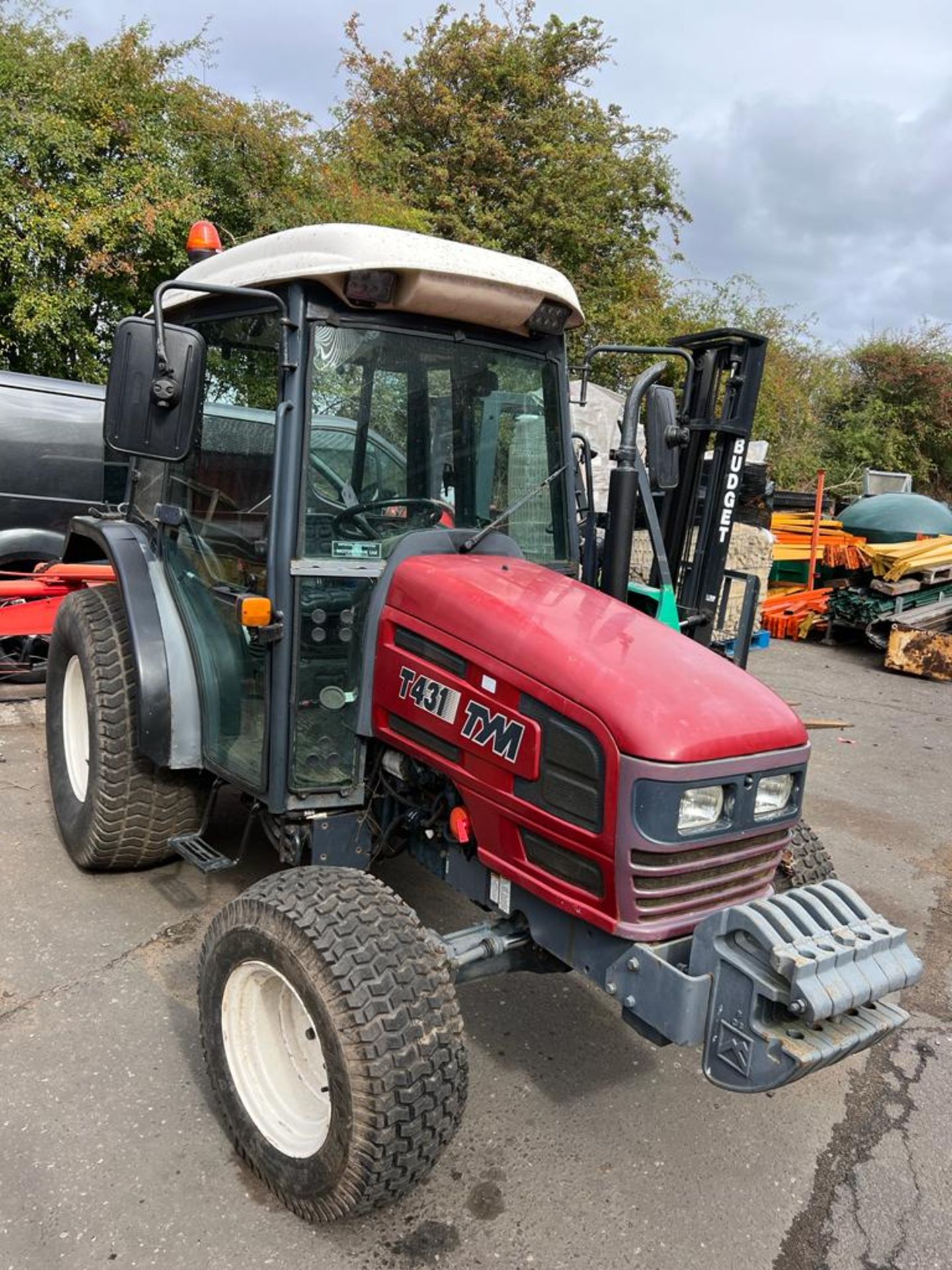 TYM T431 4x4 TRACTOR - NEW FRONT TYRES AND SEATS *PLUS VAT* - Image 2 of 9