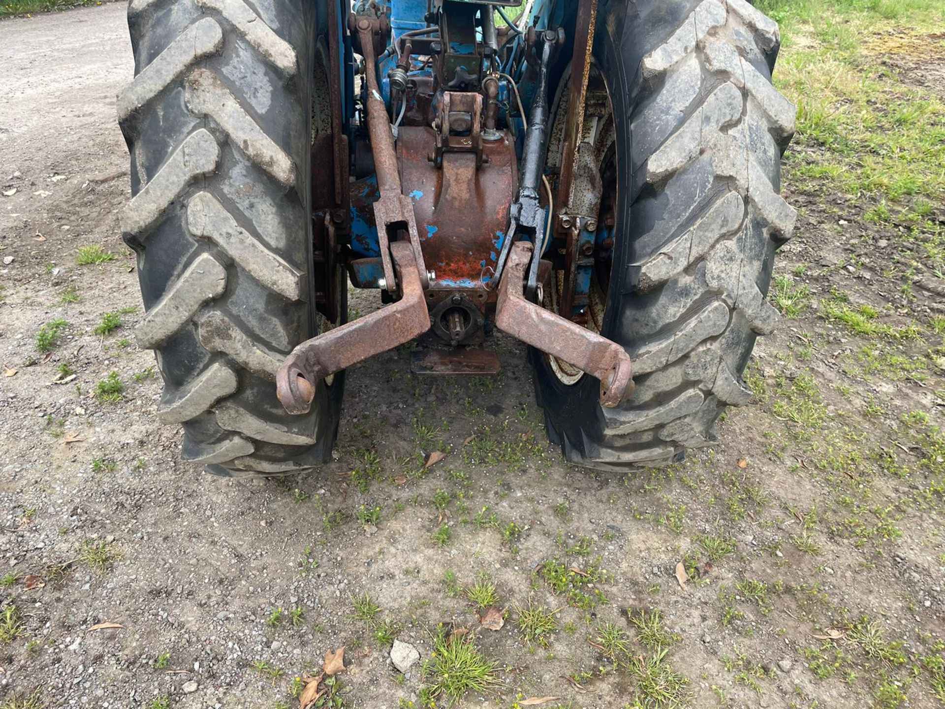FORD 3000 VINYARD TRACTOR, RUNS DRIVES AND WORKS, ALL GEARS WORK *PLUS VAT* - Image 8 of 10