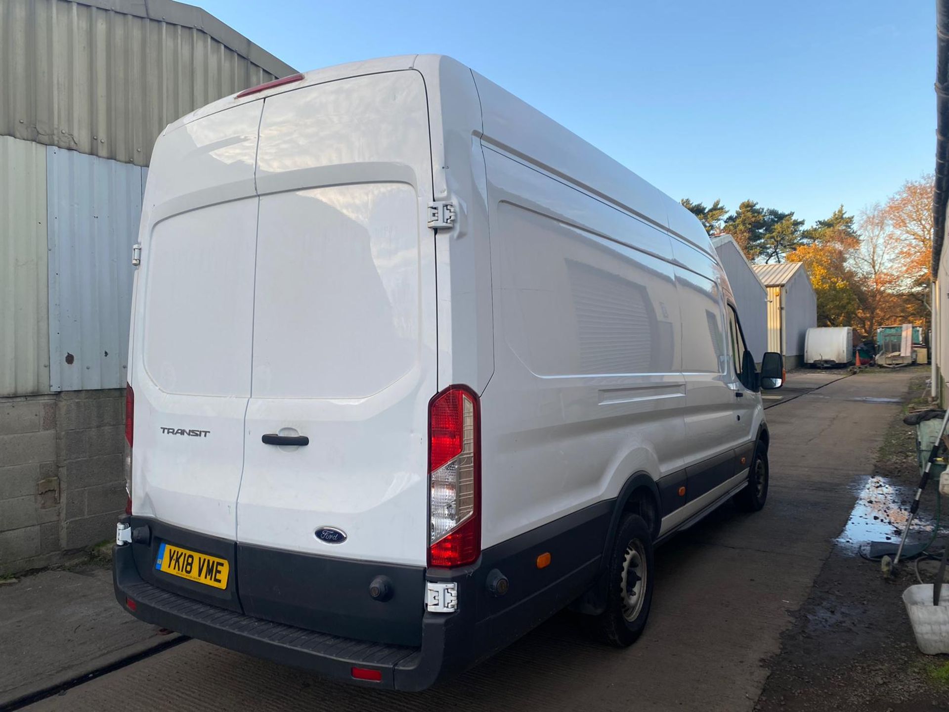 2018/18 REG FORD TRANSIT 350 JUMBO L4H3 BIGGEST AVAILABLE, SHOWING 0 FORMER KEEPERS *PLUS VAT* - Image 4 of 5