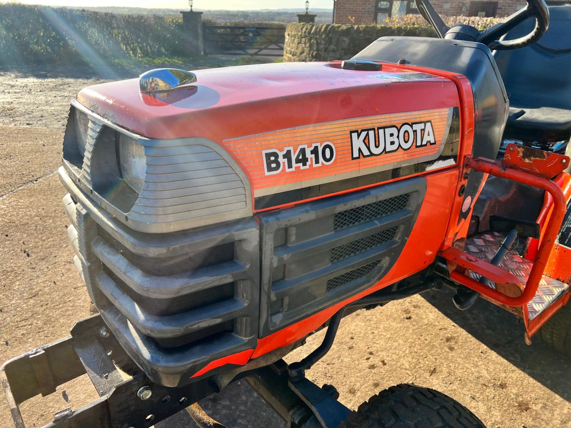 Kubota B1410 Compact Tractor With Lewis 4ft Ménage/Grader Leveller *PLUS VAT* - Image 14 of 19