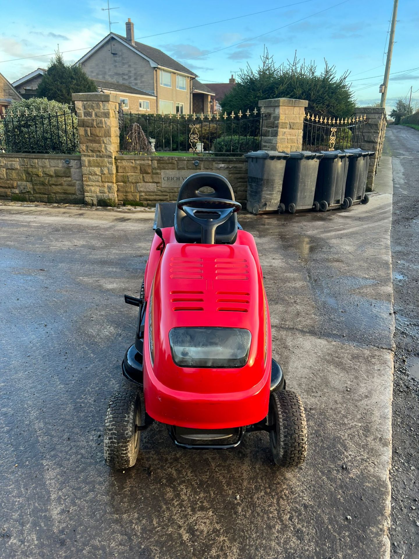 Castel Garden twin cut ride on mower with trailer *PLUS VAT* - Image 3 of 12