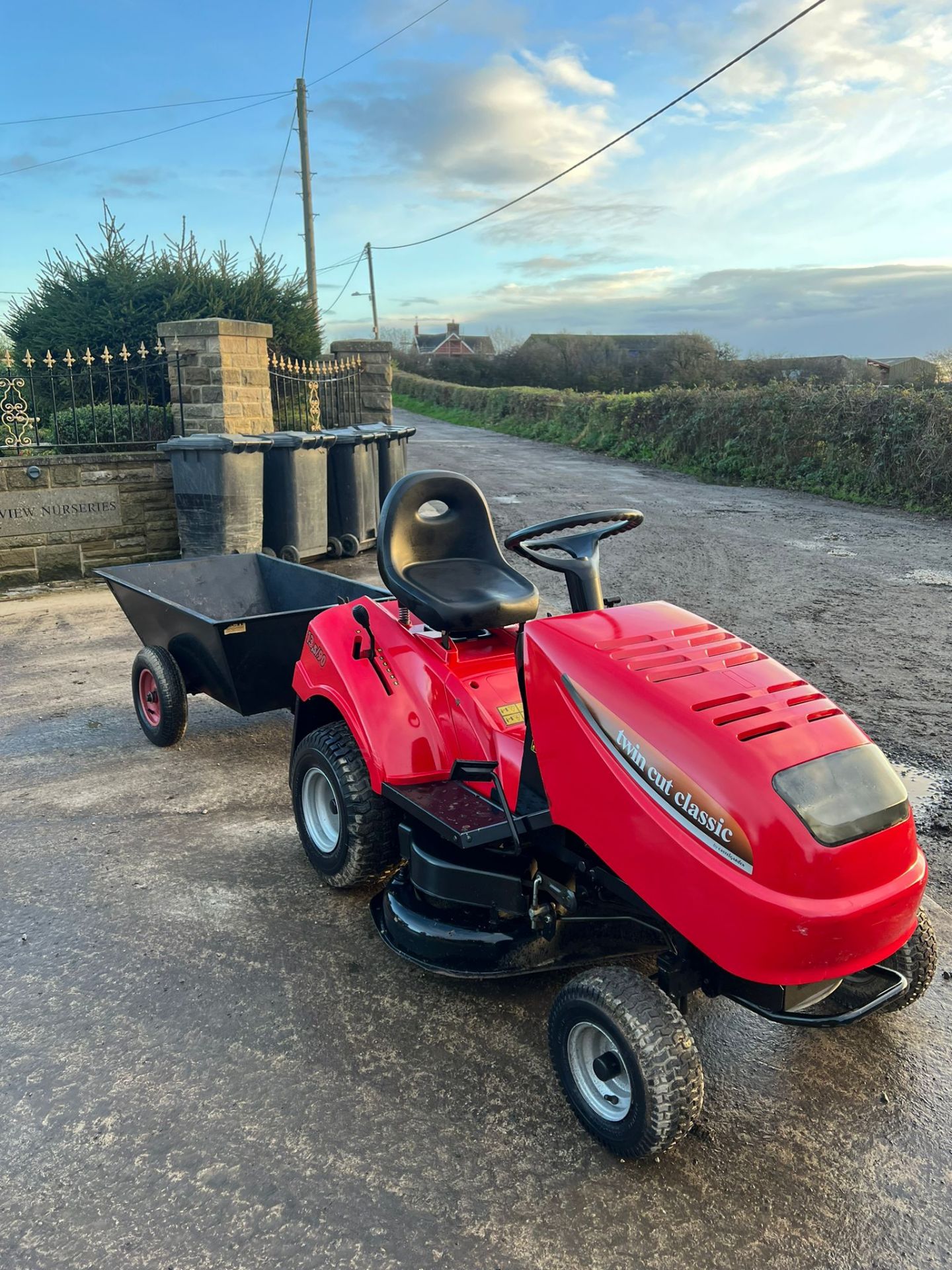 Castel Garden twin cut ride on mower with trailer *PLUS VAT*