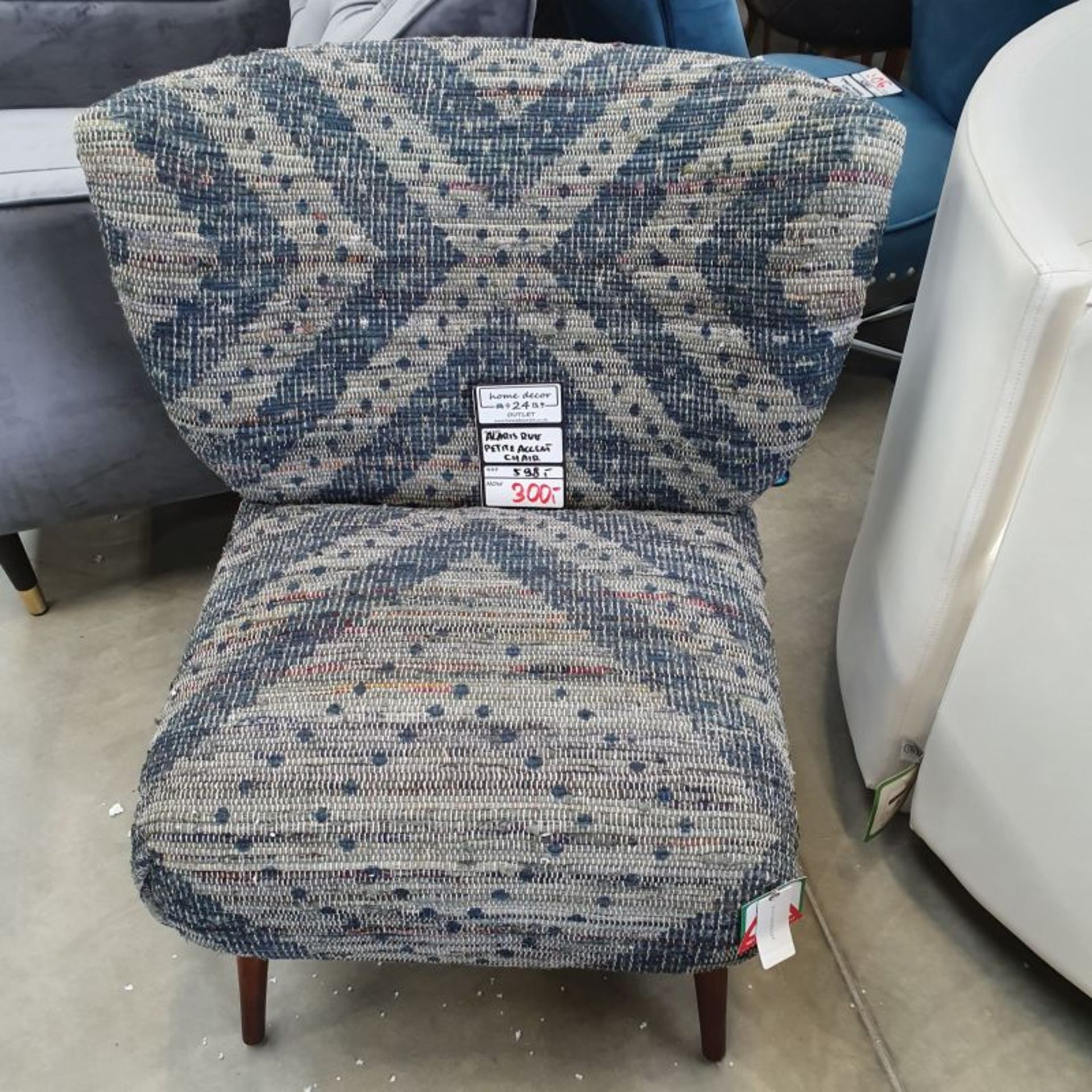 ALARISN RUG PETITE ACCENT CHAIR RRP £600 *PLUS VAT*