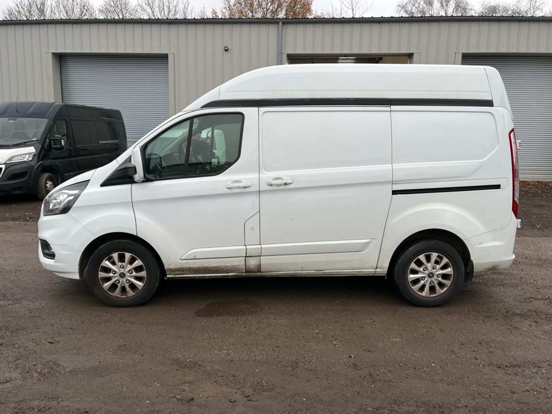 2019 FORD TRANSIT CUSTOM 300 LIMITED WHITE PANEL VAN - 87,000 MILES *PLUS VAT* - Image 4 of 10