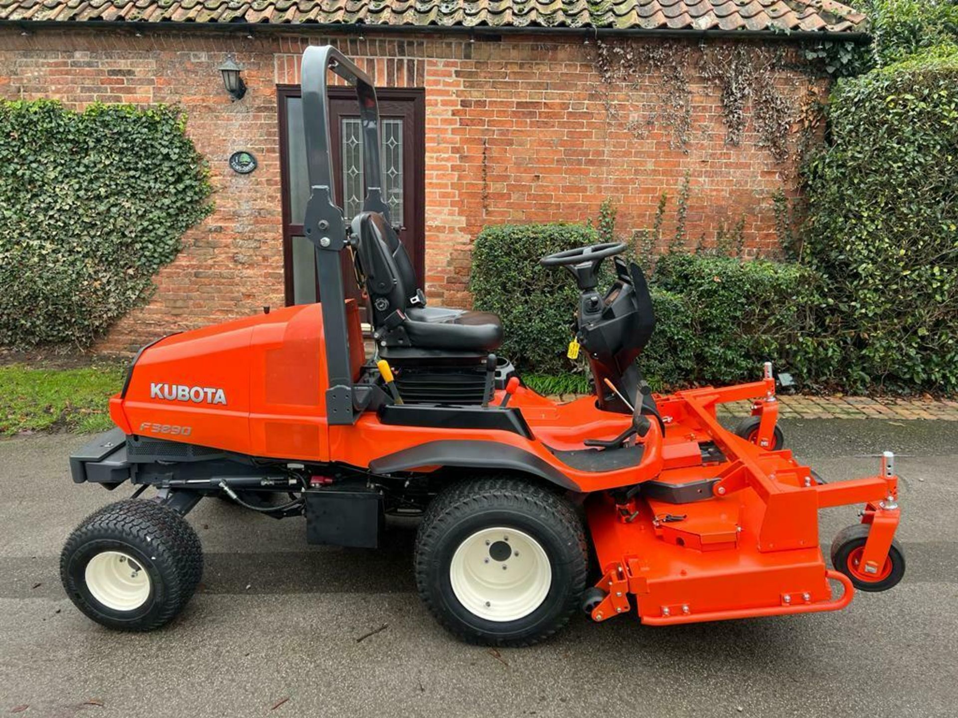 KUBOTA 3890 UPFRONT ROTARY MOWER, YEAR 2014, 4 WHEEL DRIVE, ONLY 2072 HOURS *PLUS VAT*