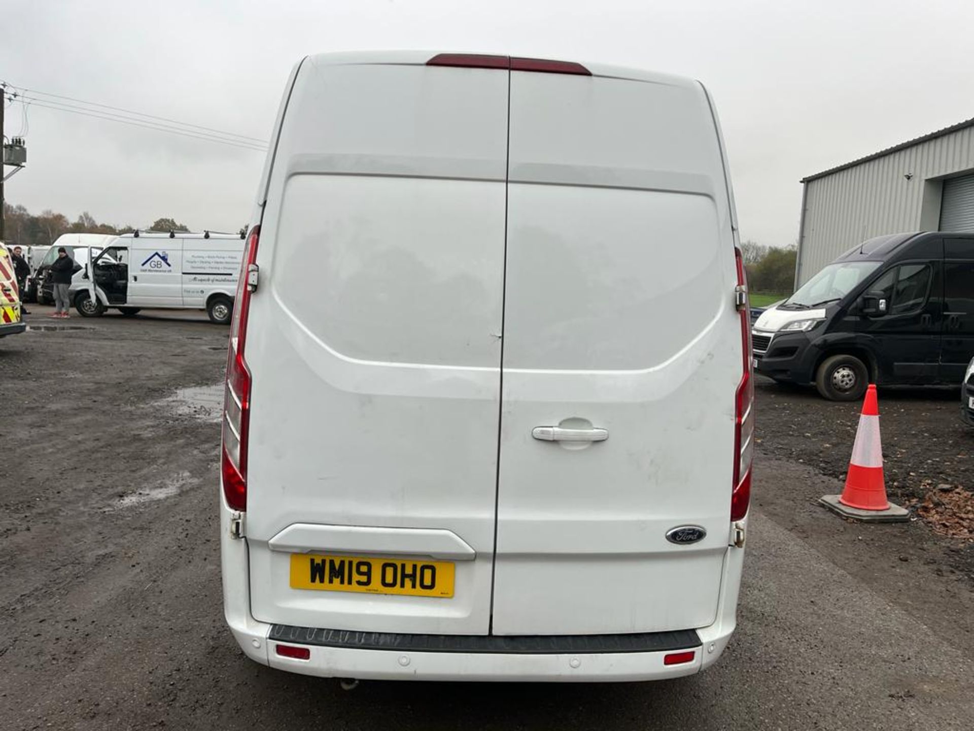 2019 FORD TRANSIT CUSTOM 300 LIMITED WHITE PANEL VAN - 87,000 MILES *PLUS VAT* - Image 6 of 10