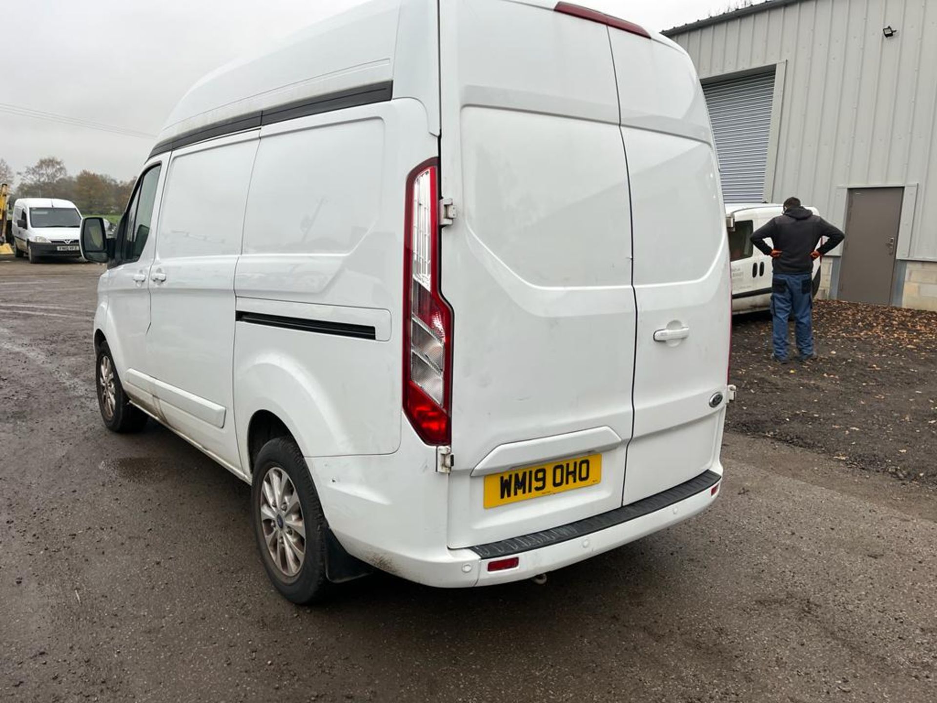 2019 FORD TRANSIT CUSTOM 300 LIMITED WHITE PANEL VAN - 87,000 MILES *PLUS VAT* - Image 8 of 10