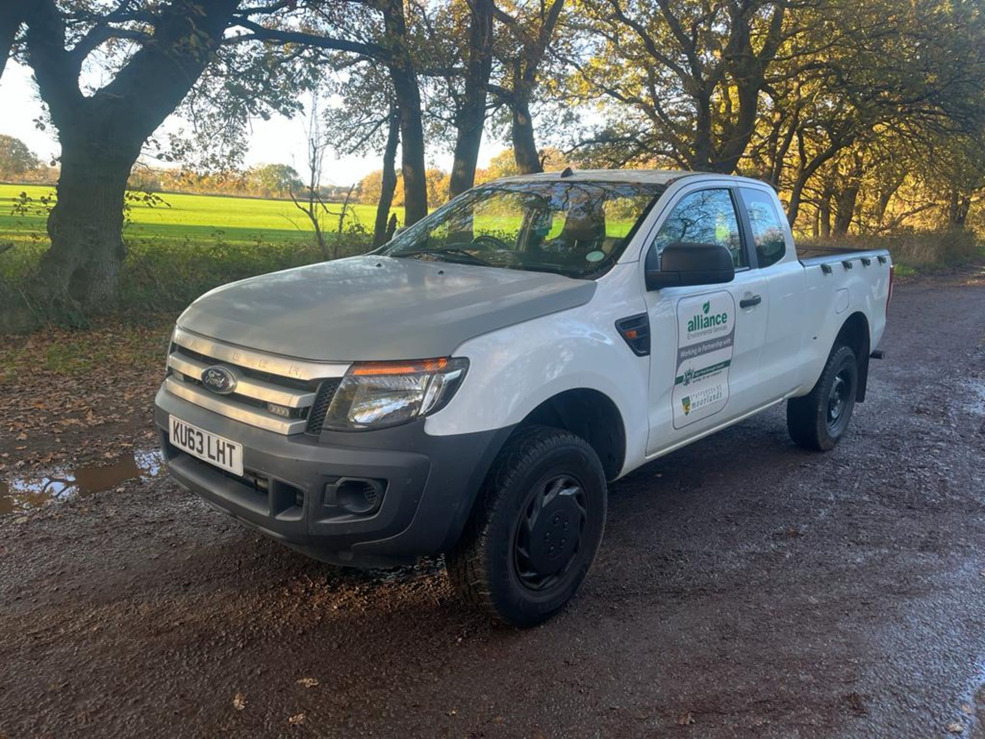 2013/63 FORD RANGER XL 4X4 TDCI WHITE PICK UP - 62,000 MILES *PLUS VAT* - Image 2 of 10