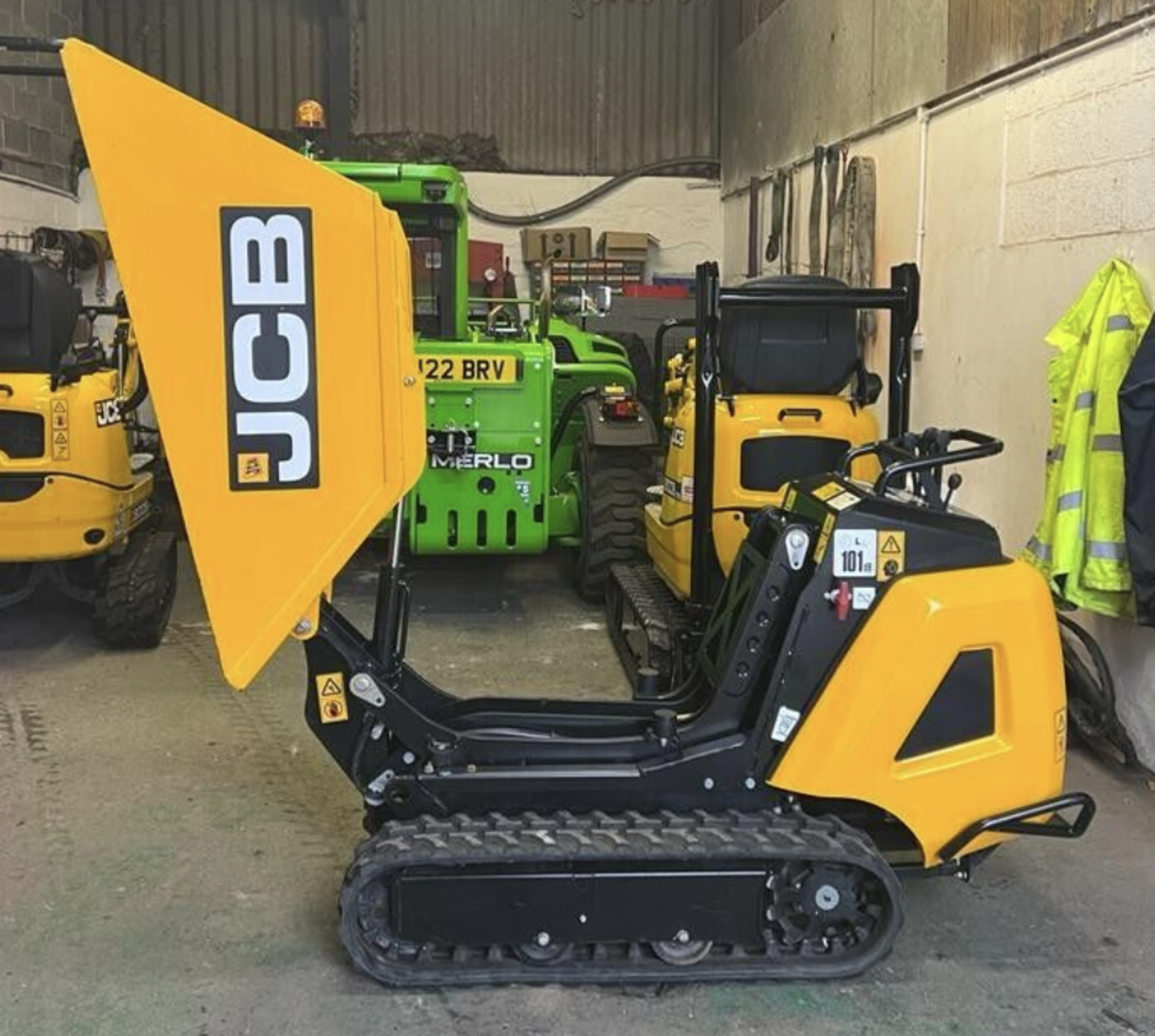 2020 JCB HIGH LIFT TRACKED DUMPER, , MODEL: HTD05 DUMPSTER   JCB HIGH LIFT TRACKED DUMPER MODEL: - Image 2 of 9