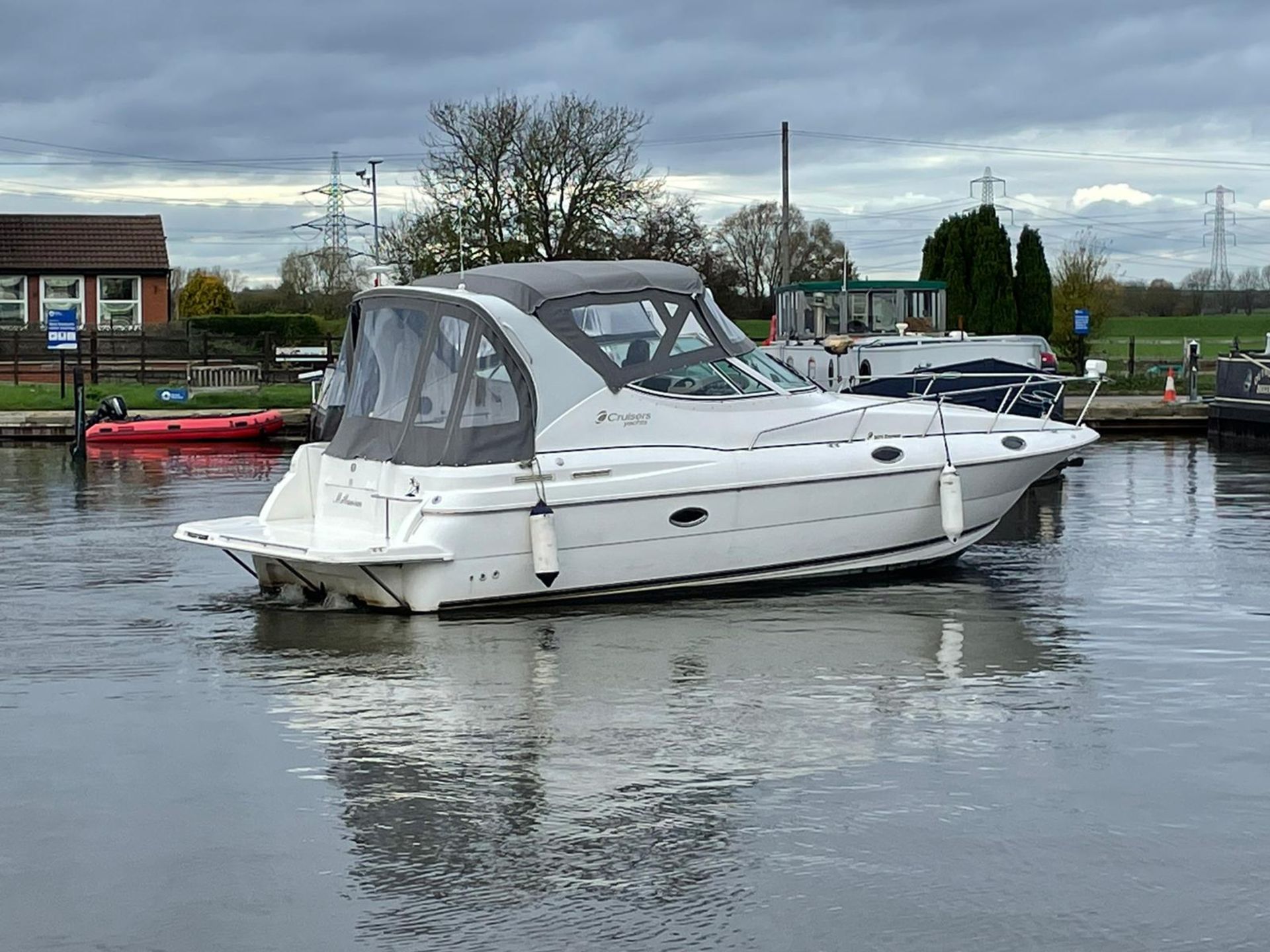 2000 CRUISER YACHTS EXPRESS 3075 *NO VAT* - Image 7 of 35