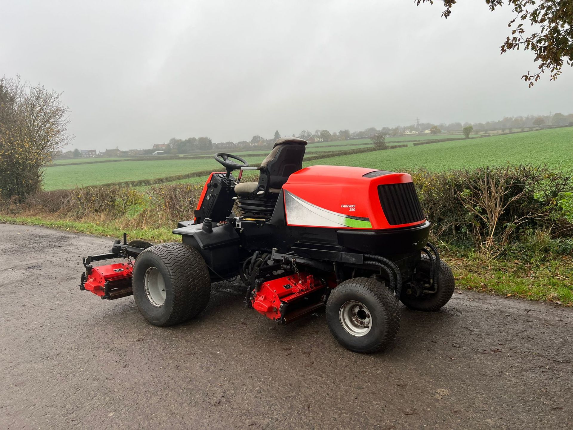 JACOBSON FAIRWAY 250 RIDE ON LAWN MOWER - 5 GANG MOWER *PLUS VAT* - Image 7 of 13