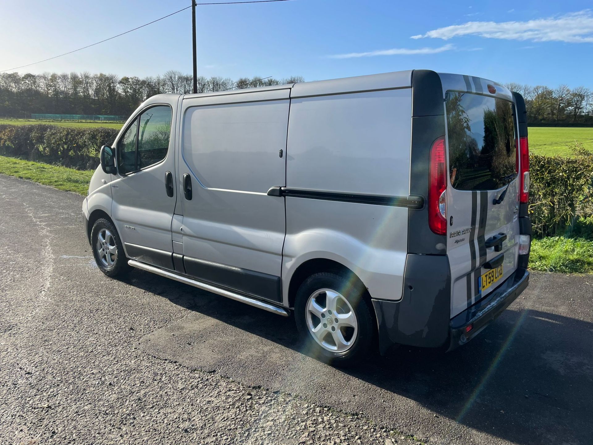 2009 RENAULT TRAFIC SL29 STANDARD DCI SILVER PANEL VAN *NO VAT* - Image 4 of 15