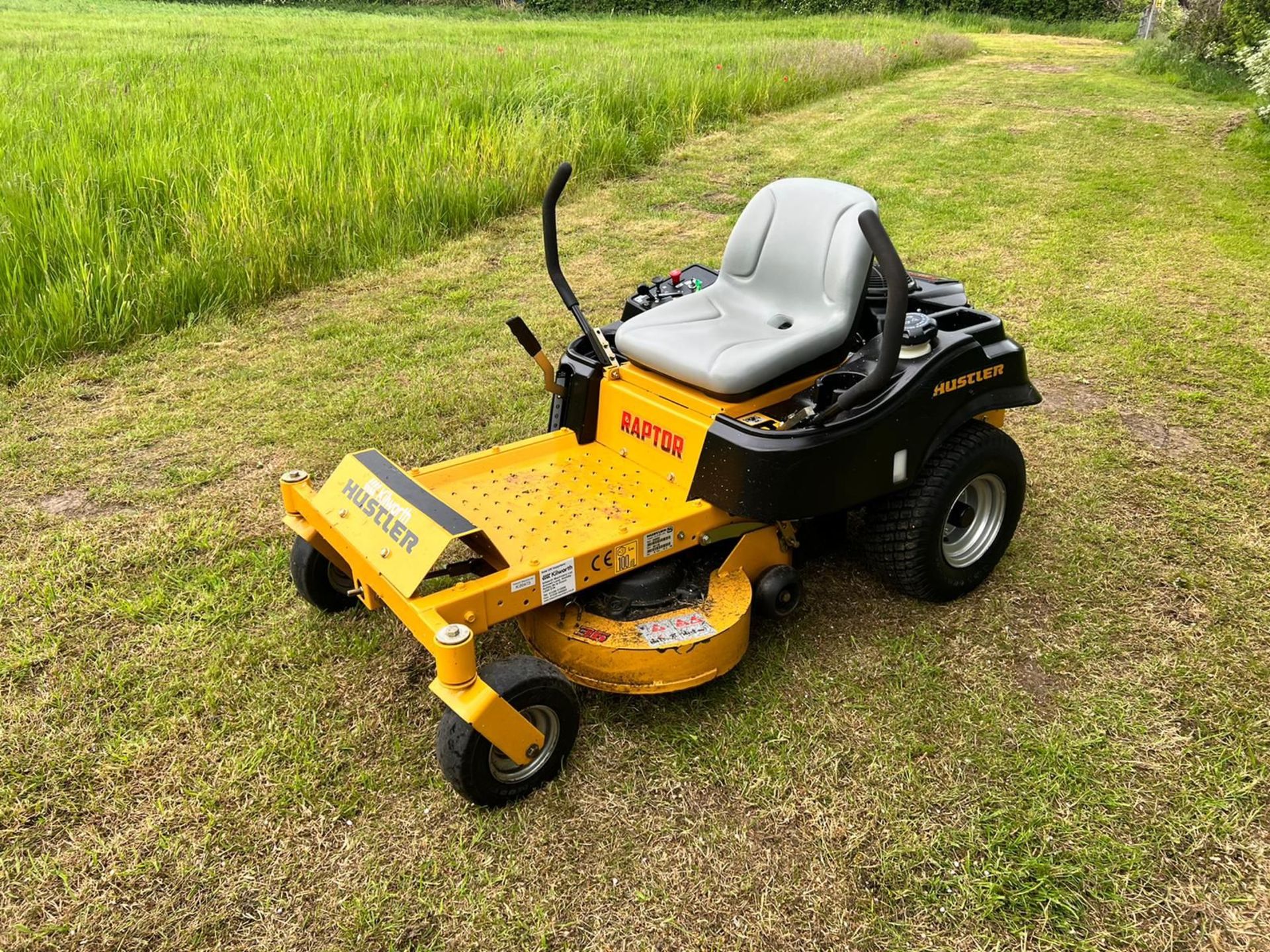 HUSTLER RAPTOR ZERO TURN MOWER, IN VERY GOOD CONDITION, KAWASAKI V TWIN ENGINE *PLUS VAT* - Image 9 of 9