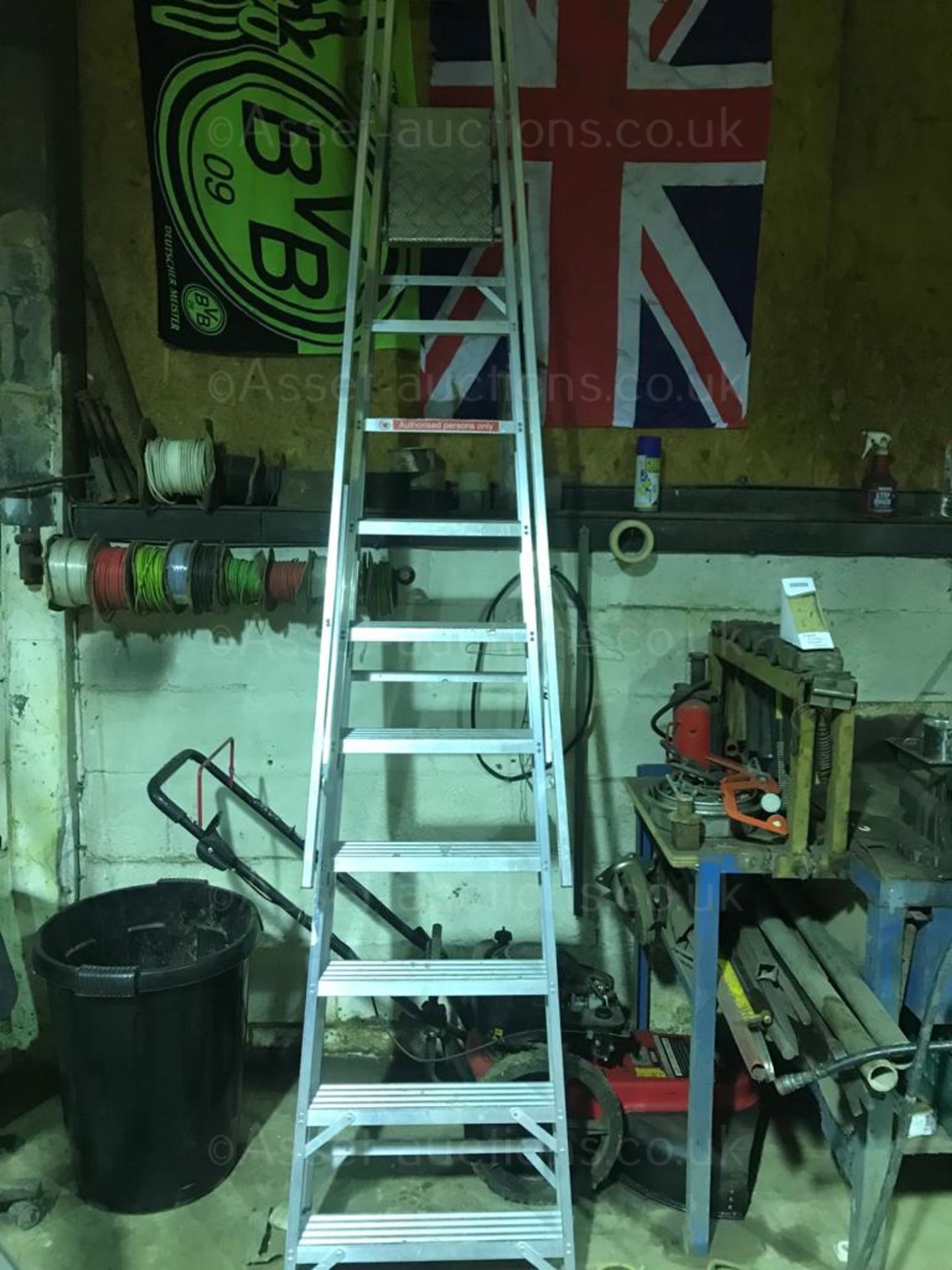 2 SETS OF INDUSTRIAL LADDERS, IN NEW CONDITION, FROM B&Q DEPOT *NO VAT* - Image 3 of 6