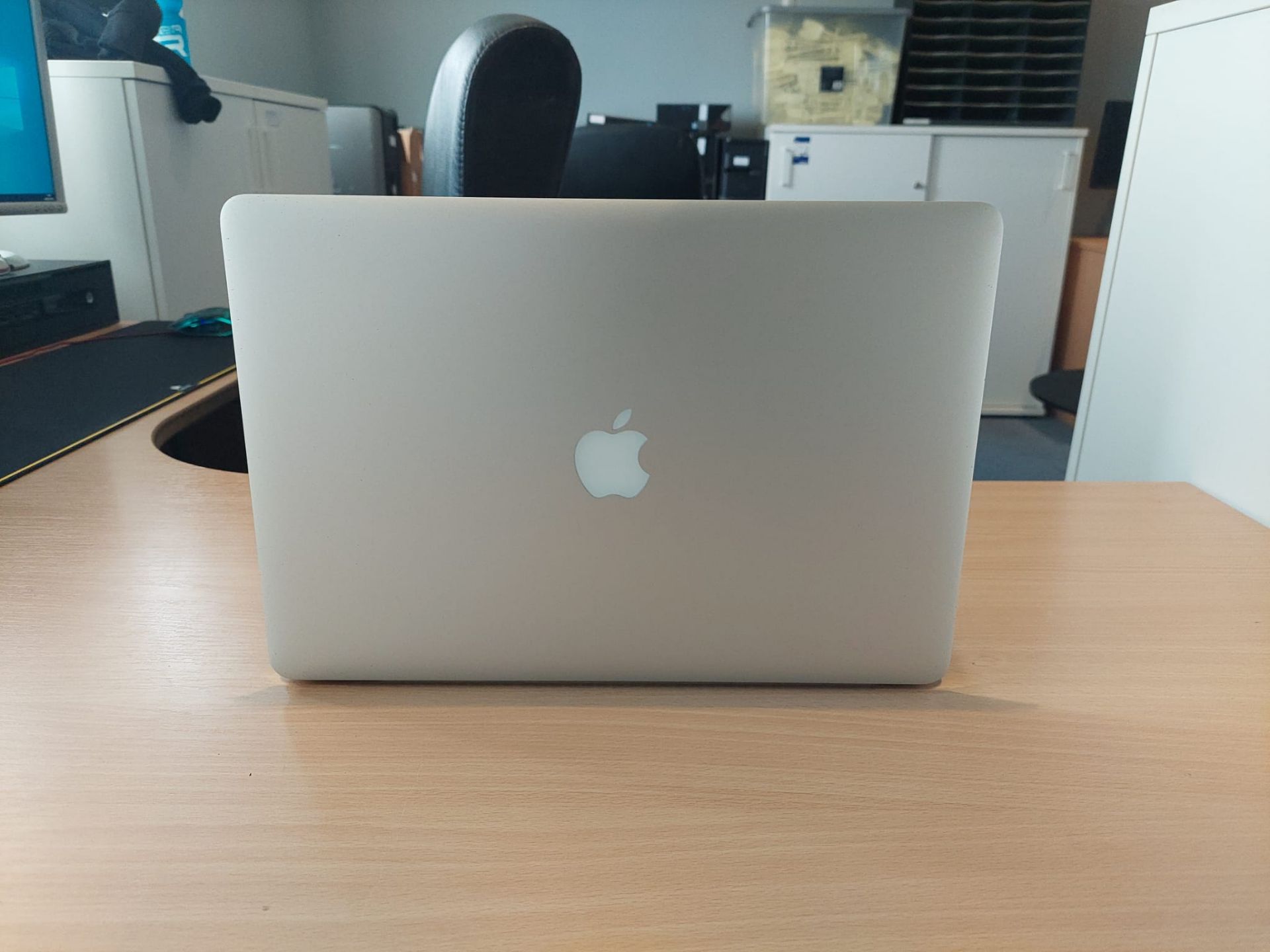 Apple 2015 Macbook Pro Retina w/ 15 Inch Display and Intel i7 CPU *NO VAT* - Image 10 of 13