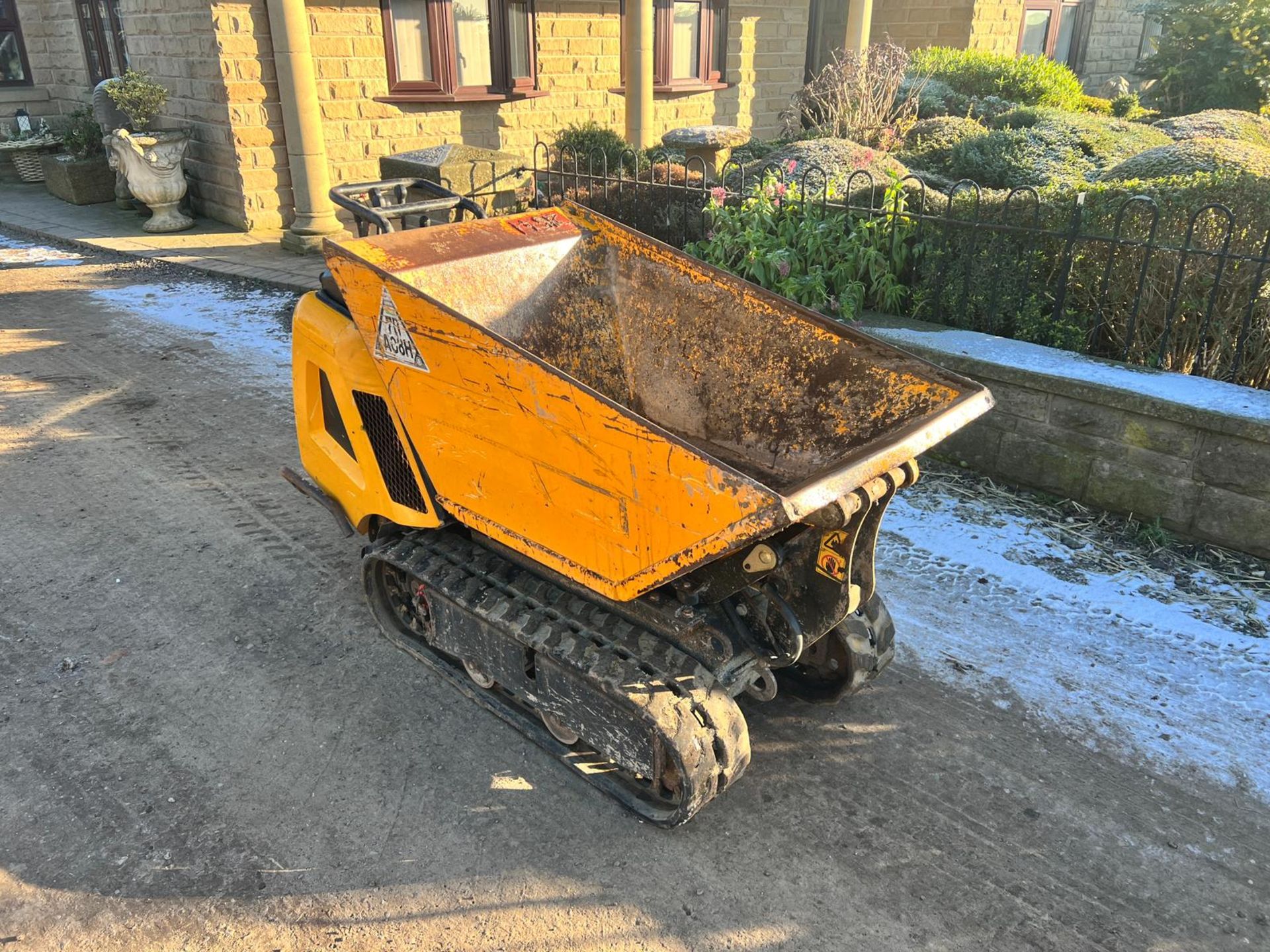 JCB HTD-5 Diesel High Tip Tracked Pedestrian Dumper *PLUS VAT* - Image 3 of 18