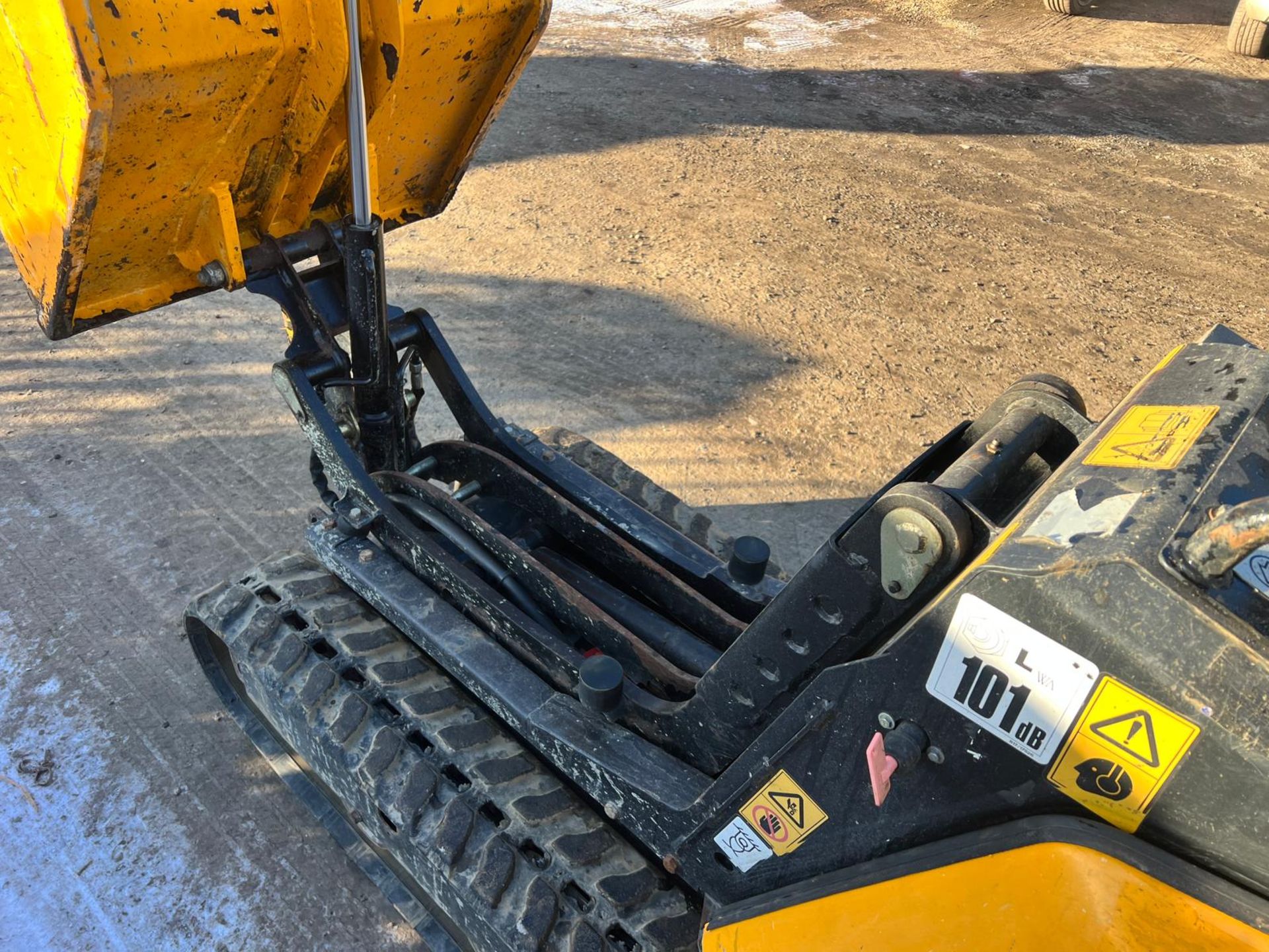 JCB HTD-5 Diesel High Tip Tracked Pedestrian Dumper *PLUS VAT* - Image 16 of 18