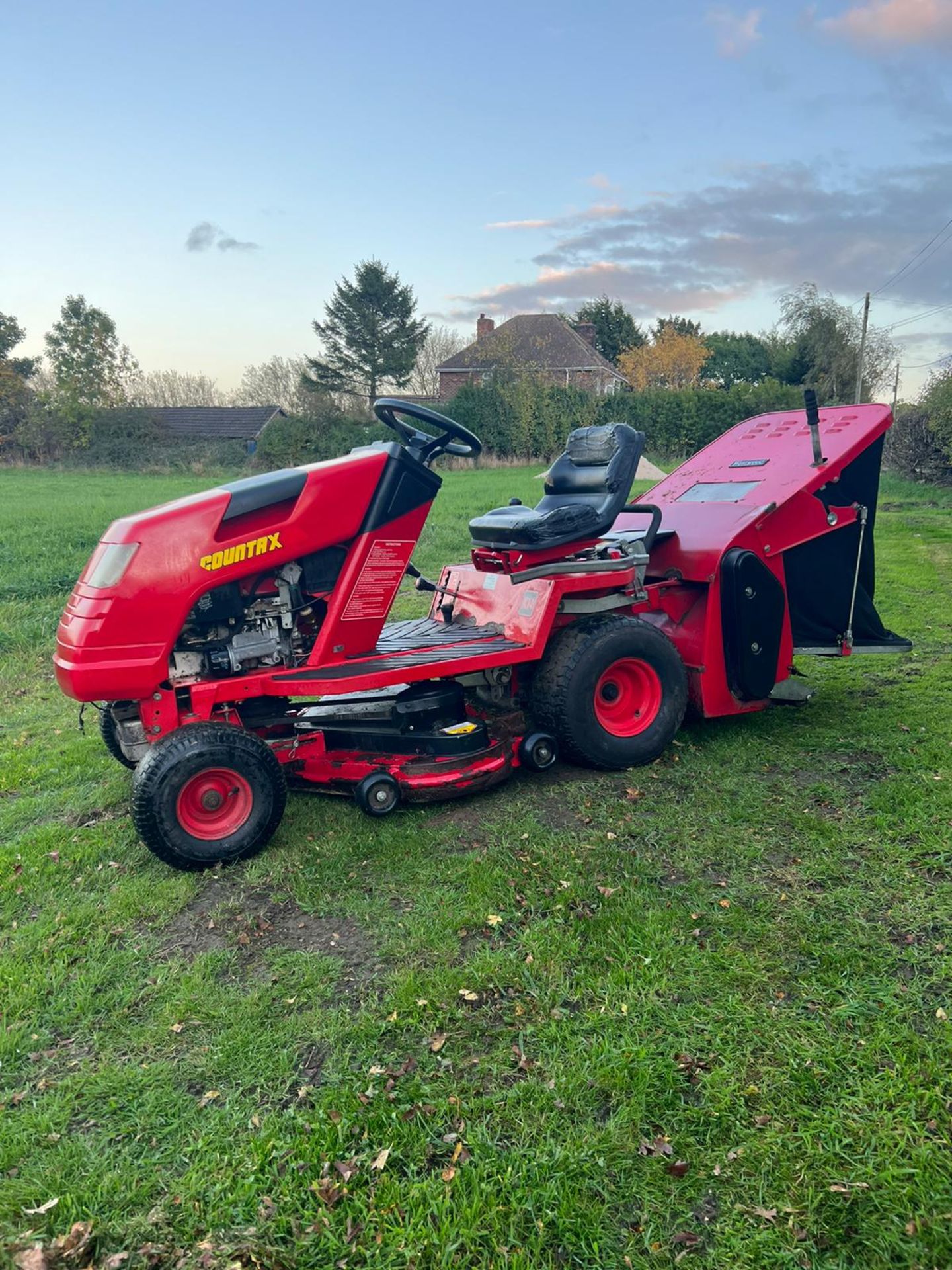 COUNTAX K18 RIDE ON LAWN MOWER *NO VAT* - Image 3 of 7