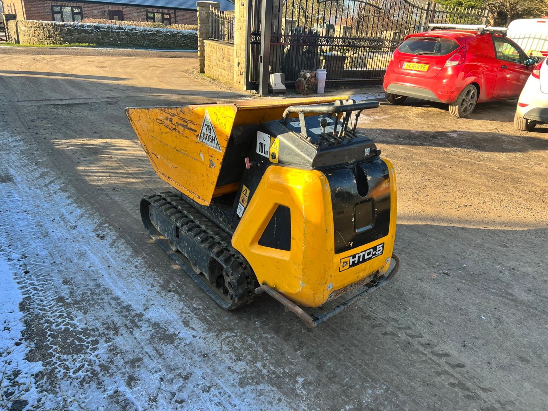 JCB HTD-5 Diesel High Tip Tracked Pedestrian Dumper *PLUS VAT*