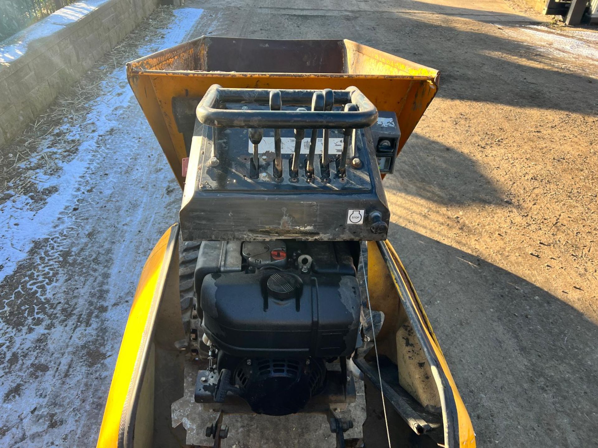 JCB HTD-5 Diesel High Tip Tracked Pedestrian Dumper *PLUS VAT* - Image 9 of 18