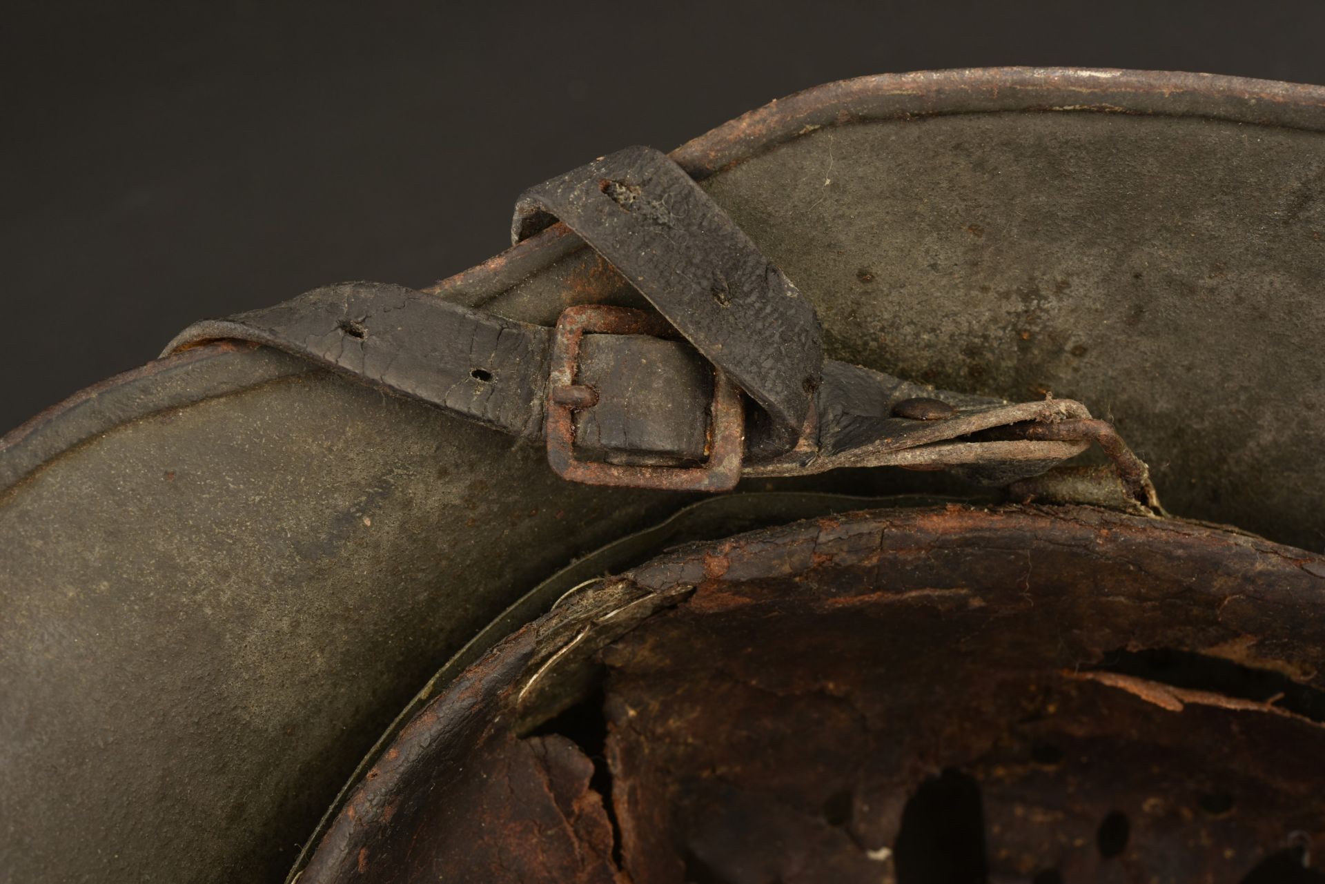 Casque WWI reconditionne. Refurbished WWI helmet. - Image 3 of 9