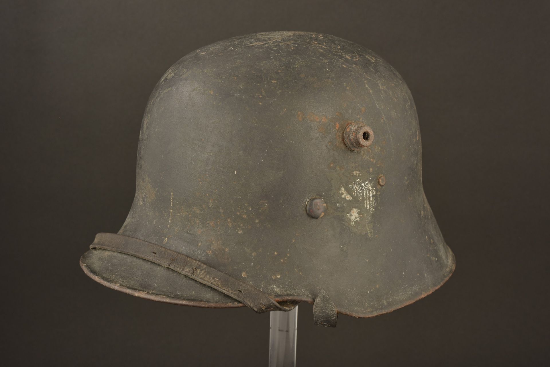 Casque WWI reconditionne. Refurbished WWI helmet.