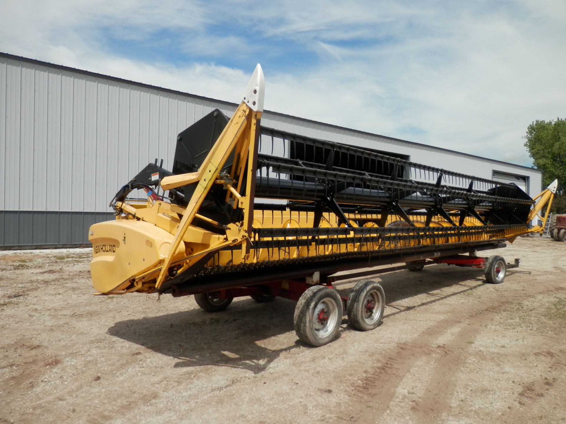 NEW HOLLAND 73C 30' GRAIN PLATFORM - Image 3 of 20