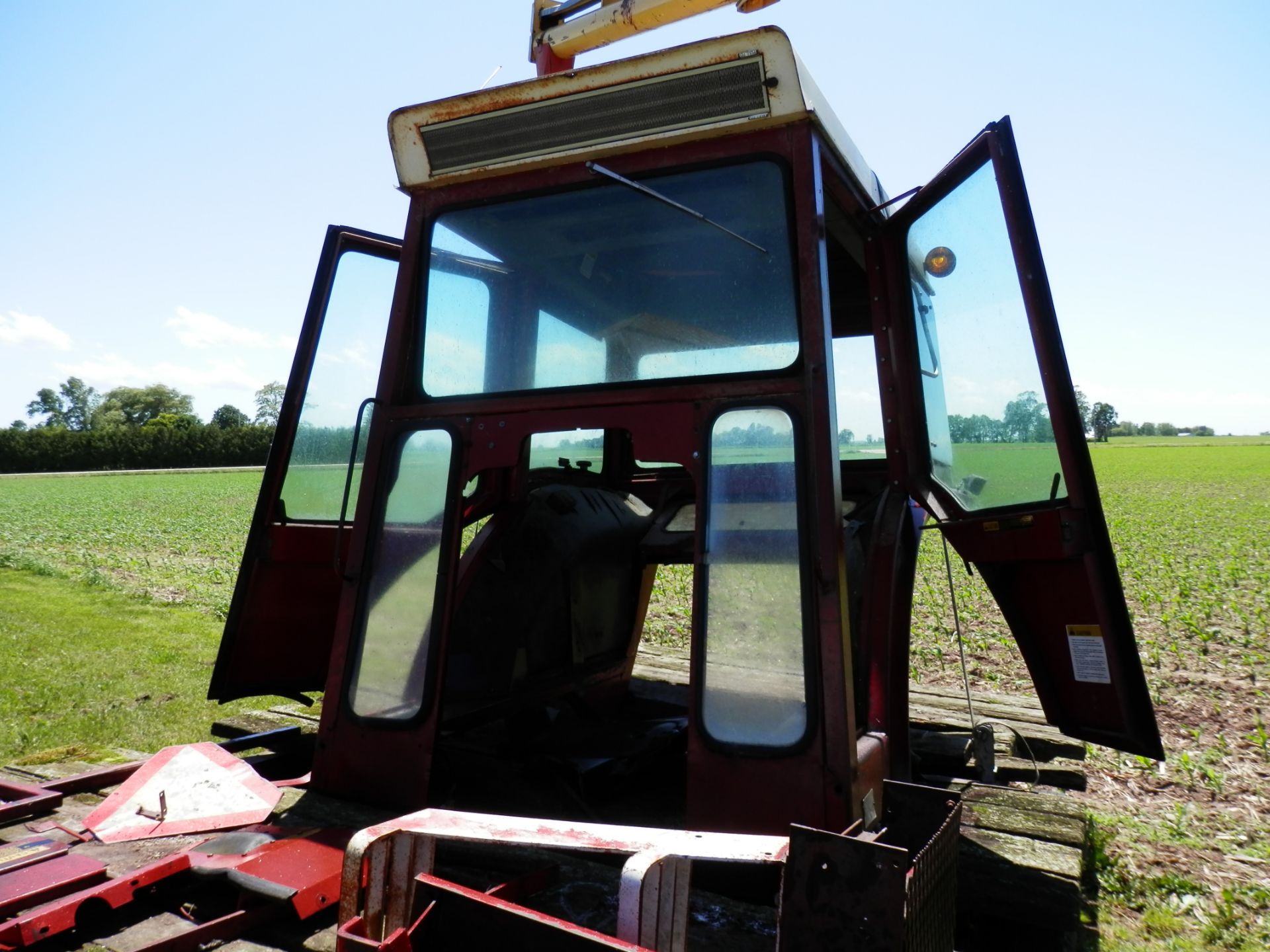 IH CAB 6CM (Removed from IH 1566 Tractor) - Image 2 of 10