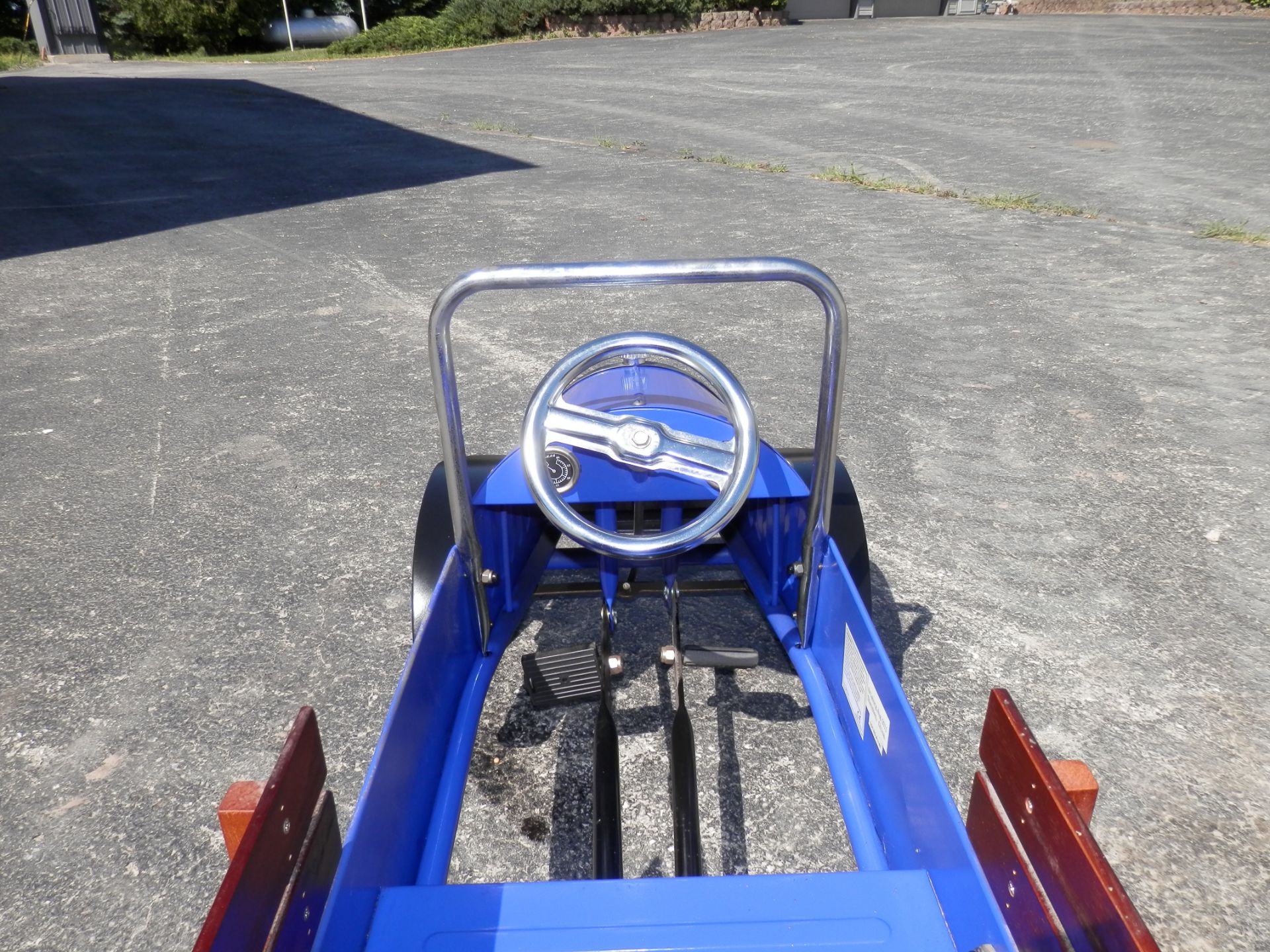 NAPA PEDAL CAR WITH OPERATING TAIL GATE - Image 4 of 4