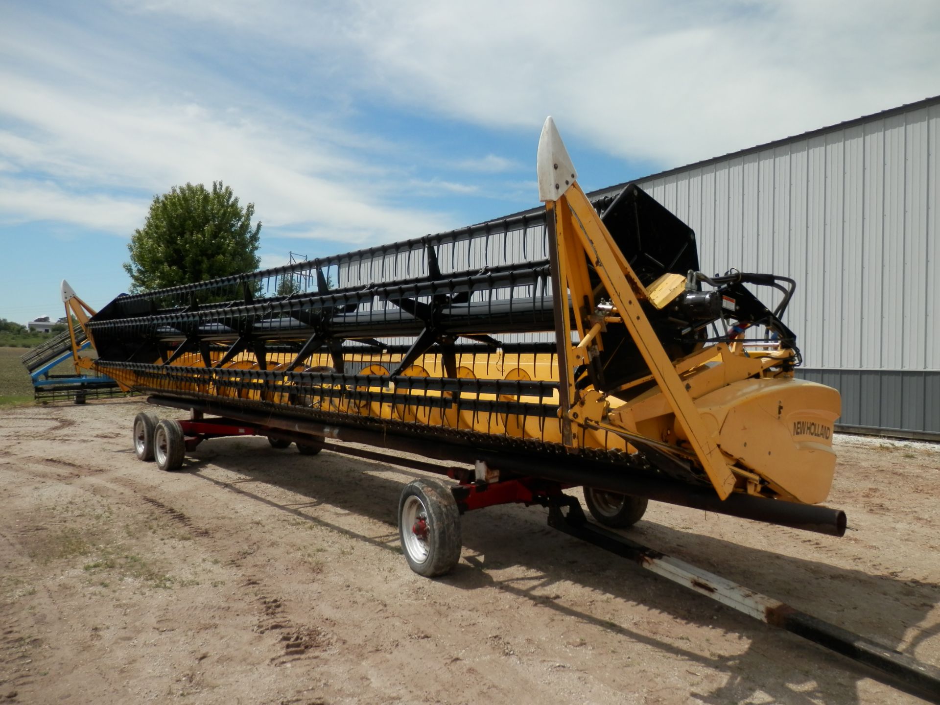 NEW HOLLAND 73C 30' GRAIN PLATFORM - Image 4 of 20