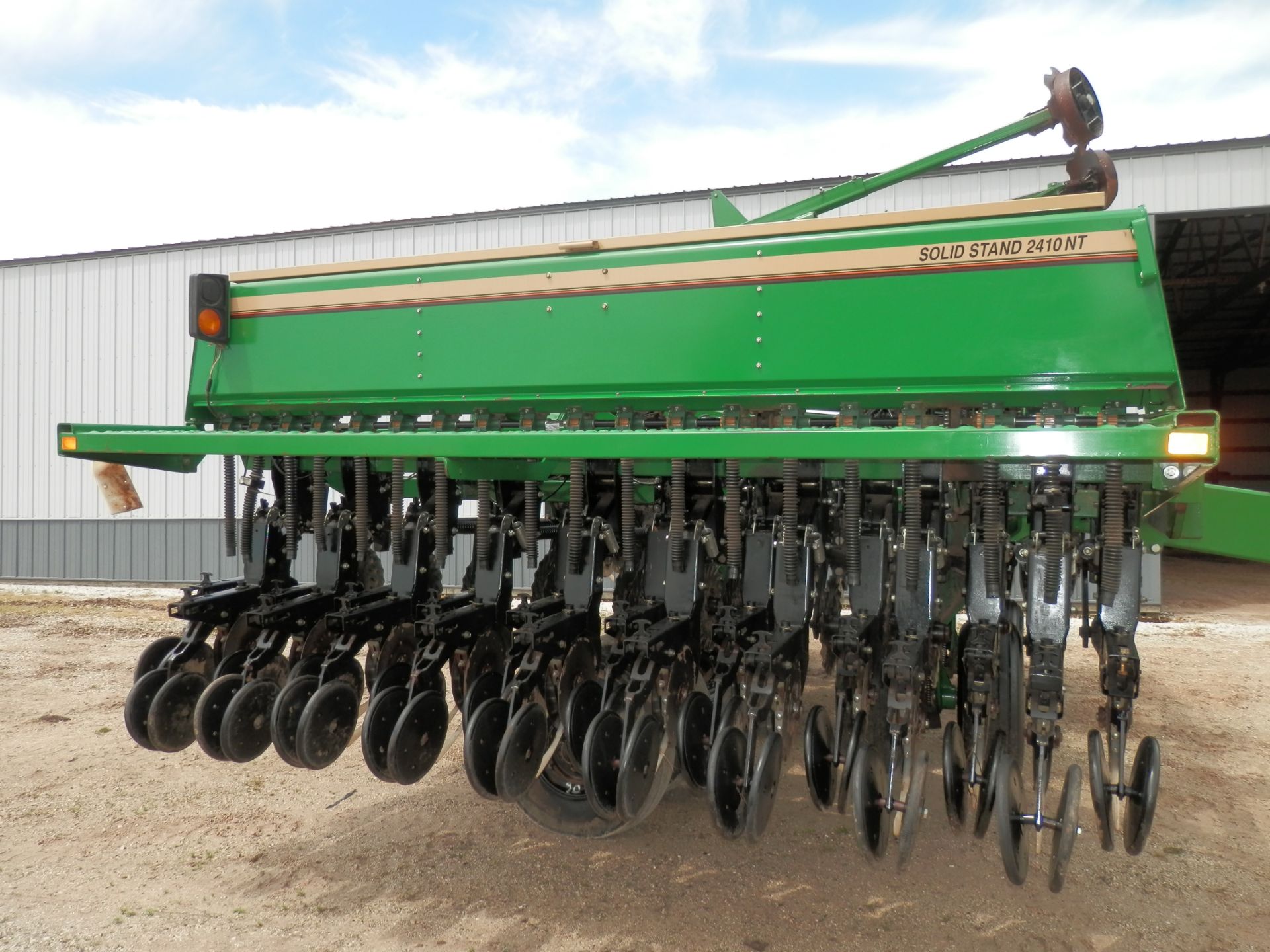 GREAT PLAINS 2410NT 24' FOLDING NO TILL DRILL - Image 2 of 17