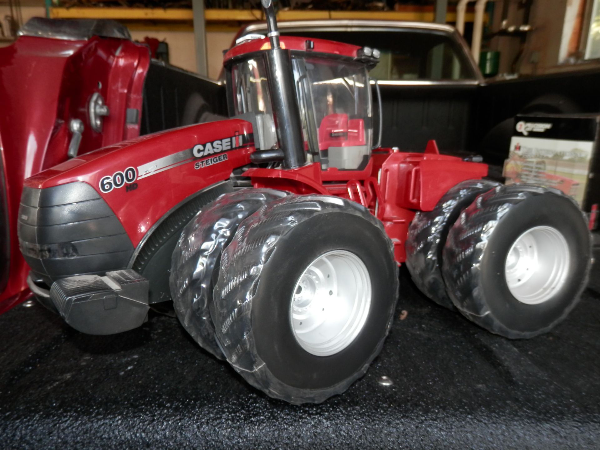 ERTL CASE IH STIEGER 600 MODEL TRACTOR - Image 3 of 4