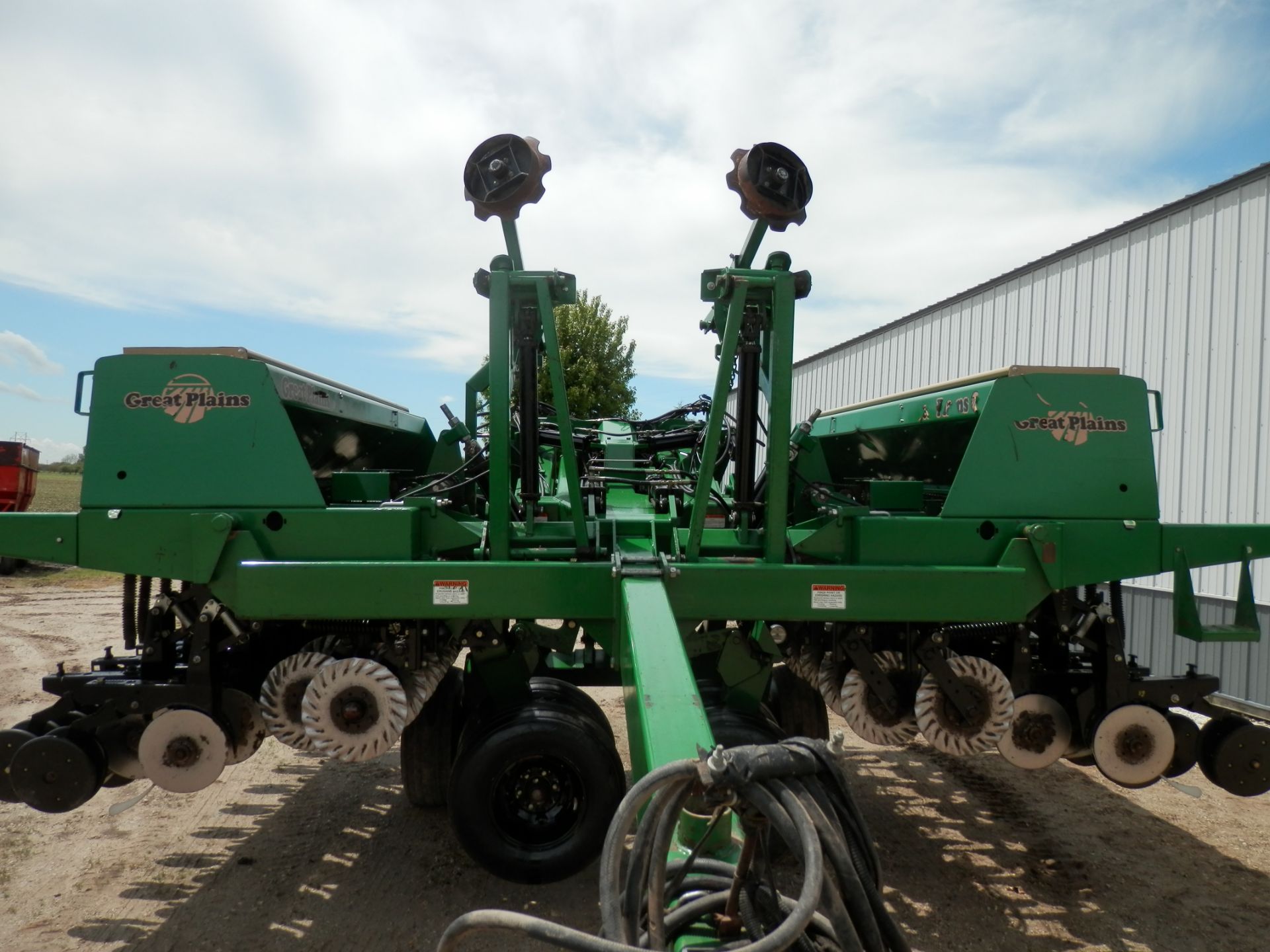 GREAT PLAINS 2410NT 24' FOLDING NO TILL DRILL - Image 6 of 17