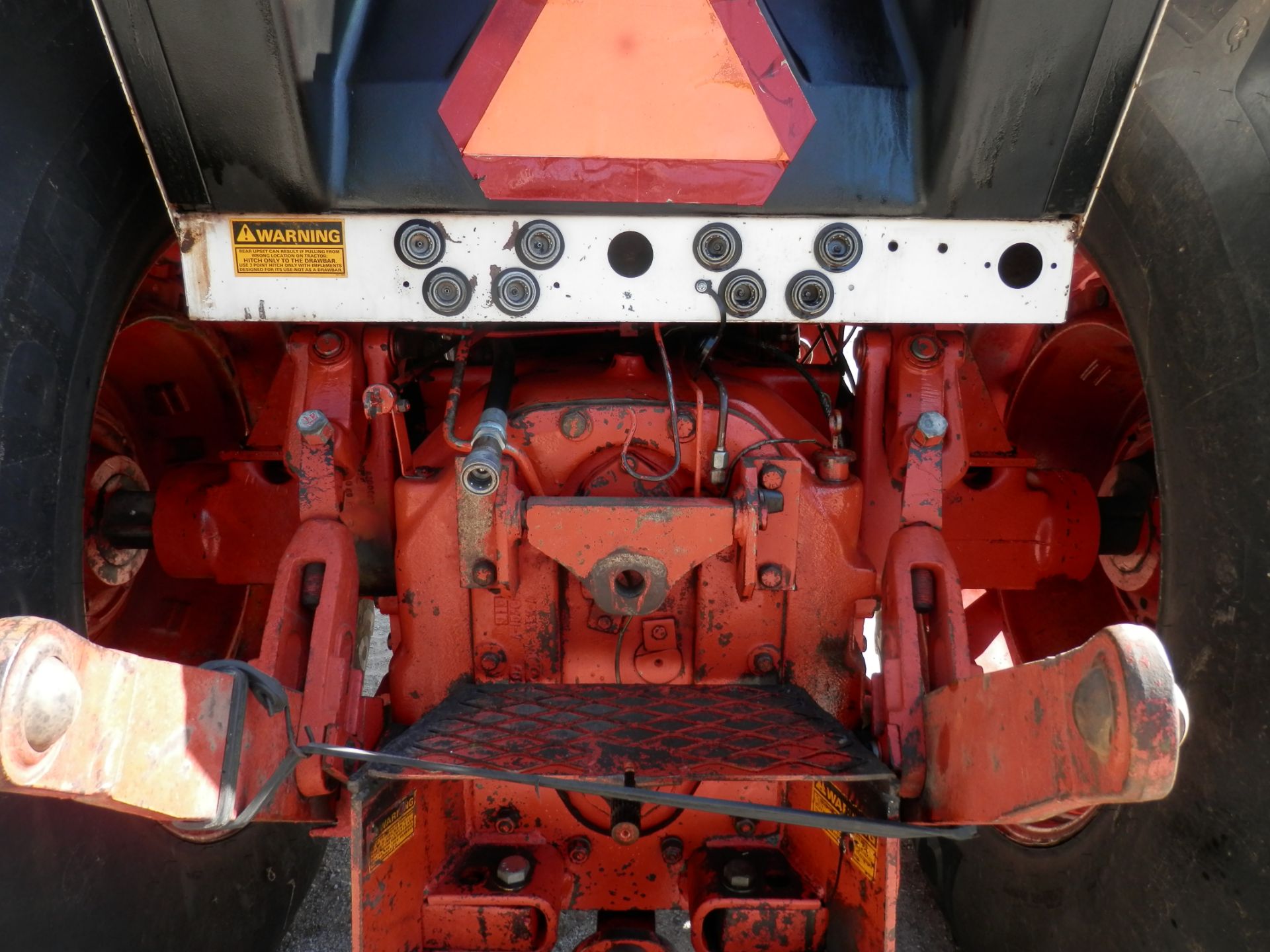 CASE 2390 2WD CAB TRACTOR - Image 5 of 15