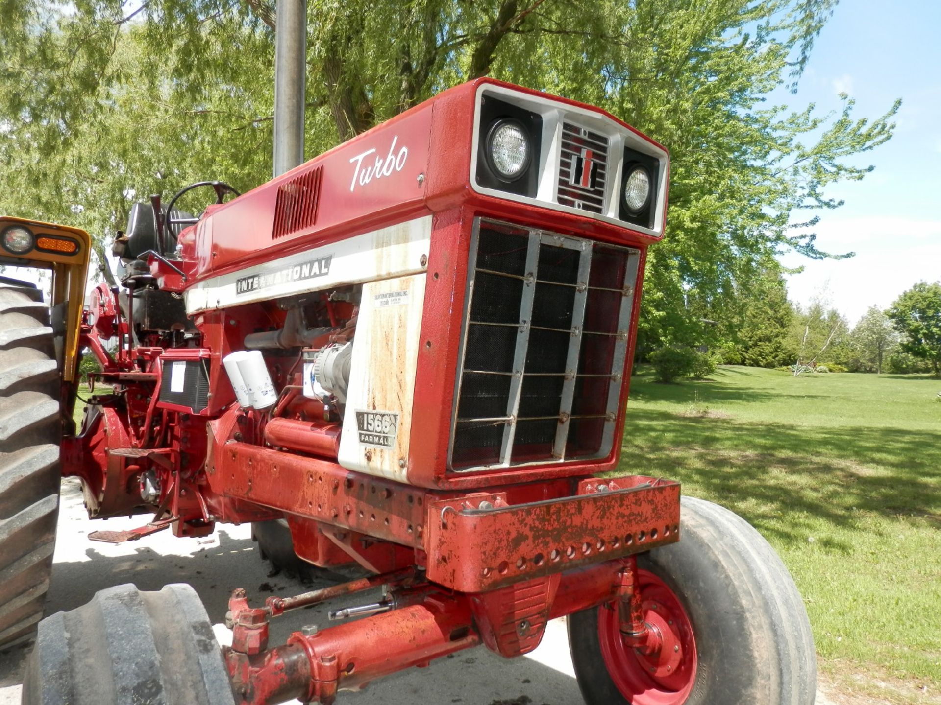 INTERNATIONAL FARMALL 1566 OPEN PLATFORM 2WD TRACTOR - Image 3 of 17