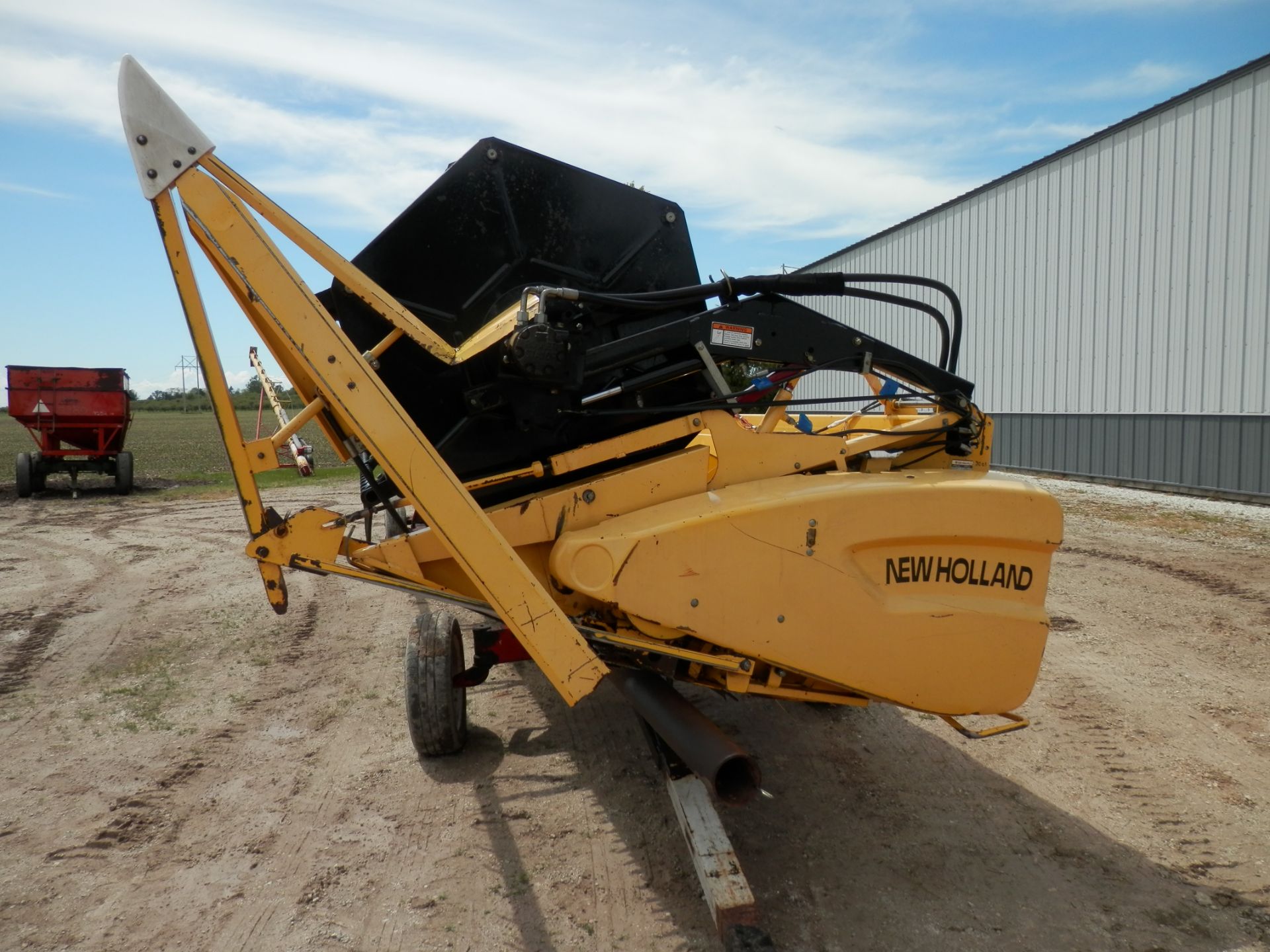 NEW HOLLAND 73C 30' GRAIN PLATFORM - Image 7 of 20