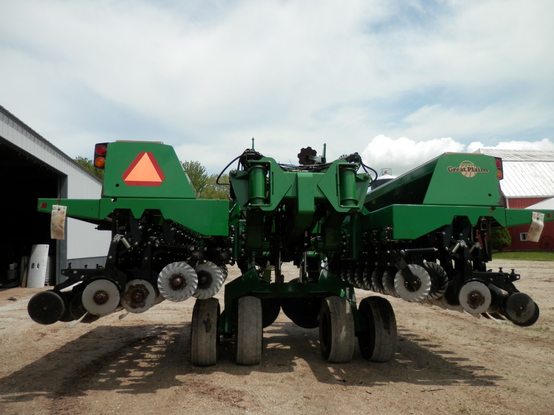 GREAT PLAINS 2410NT 24' FOLDING NO TILL DRILL - Image 3 of 17