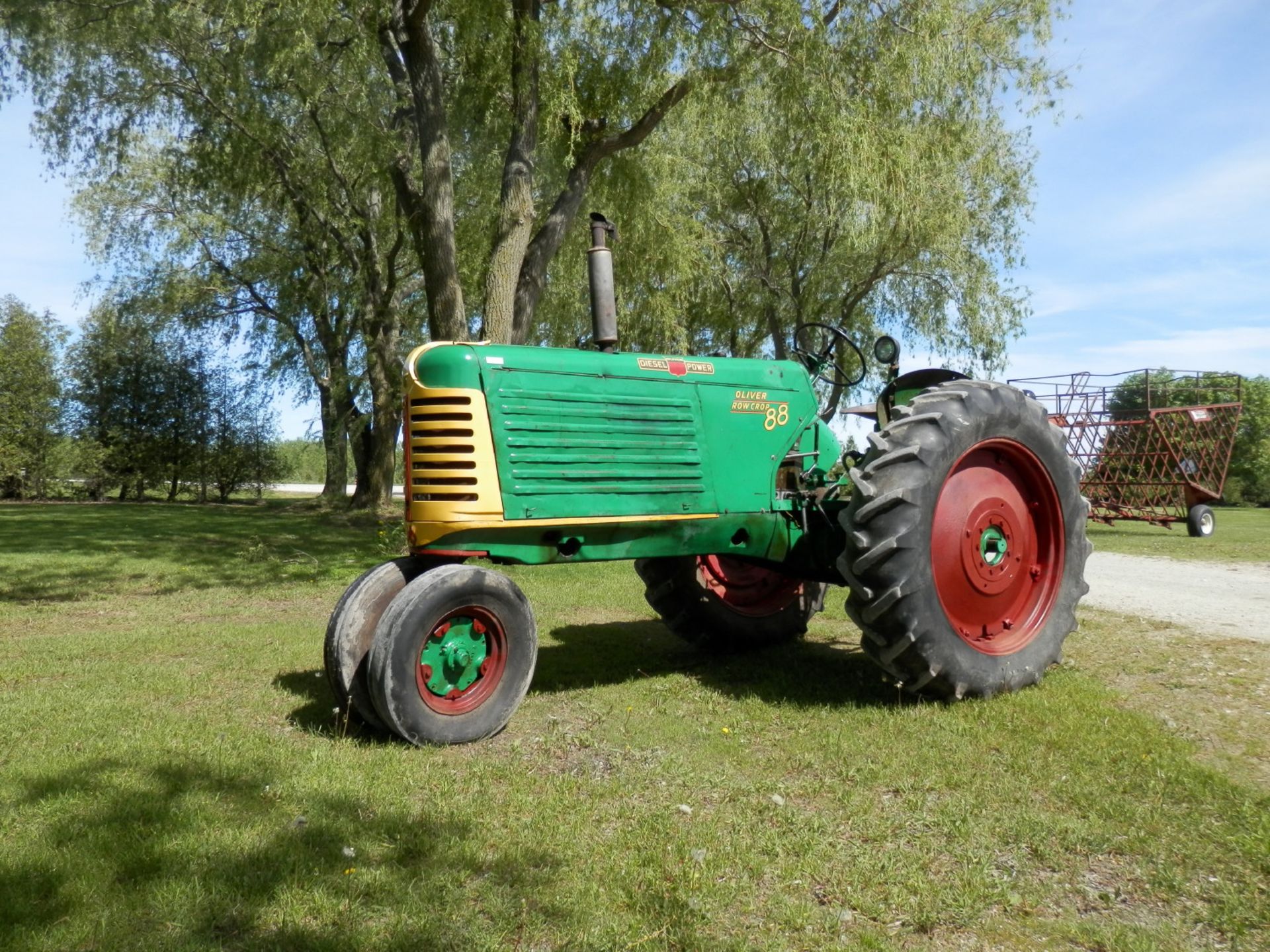 OLIVER 88 ROW CROP DIESEL 2WD TRACTOR - Image 2 of 9