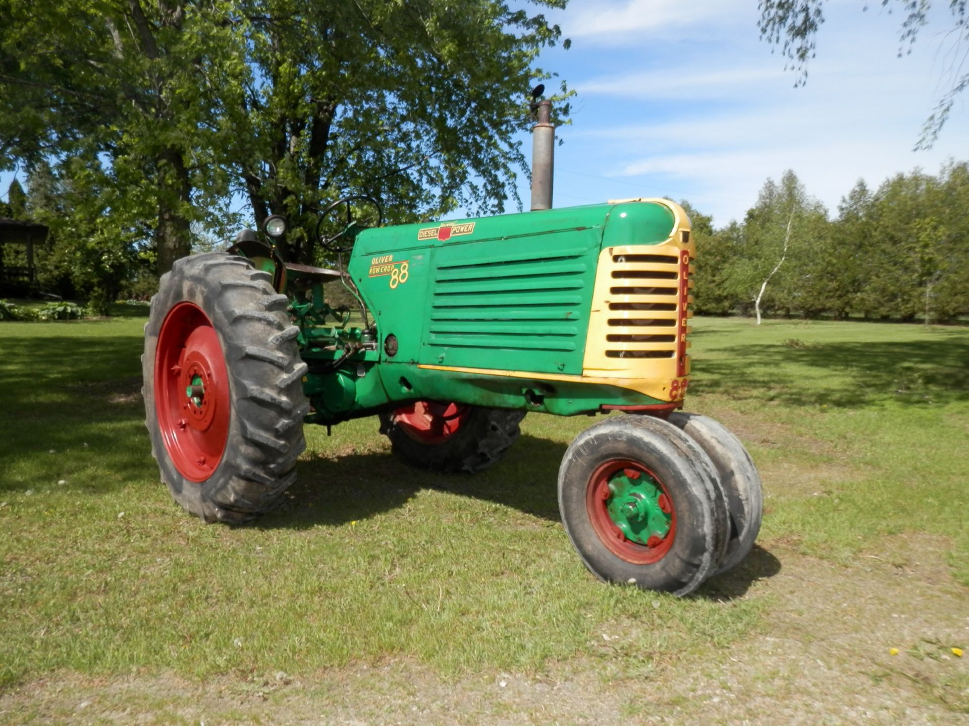 OLIVER 88 ROW CROP DIESEL 2WD TRACTOR - Image 4 of 9