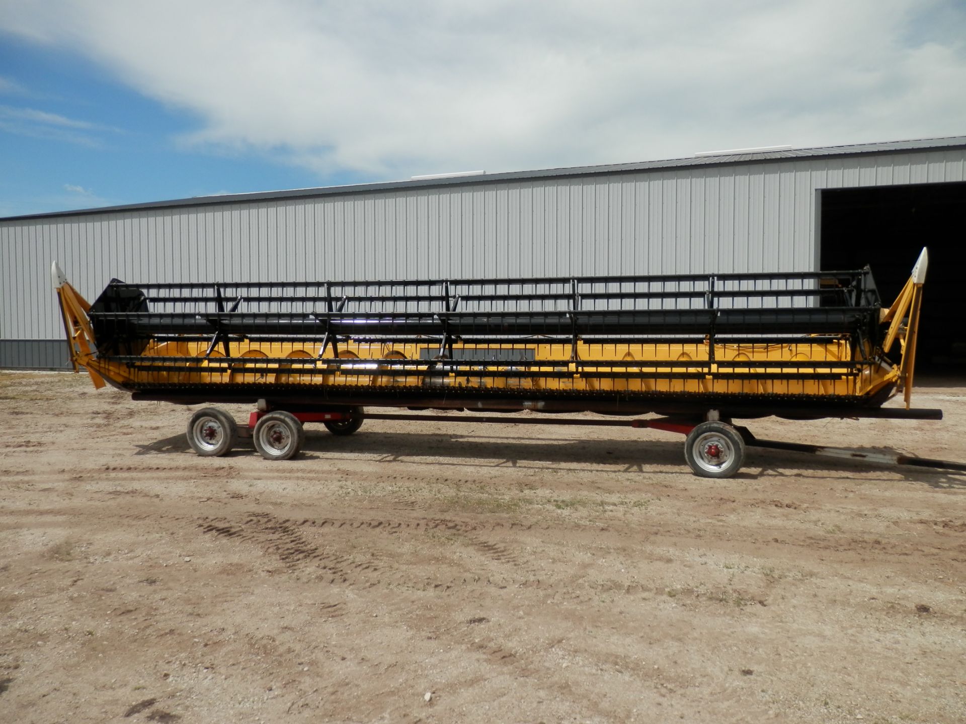 NEW HOLLAND 73C 30' GRAIN PLATFORM