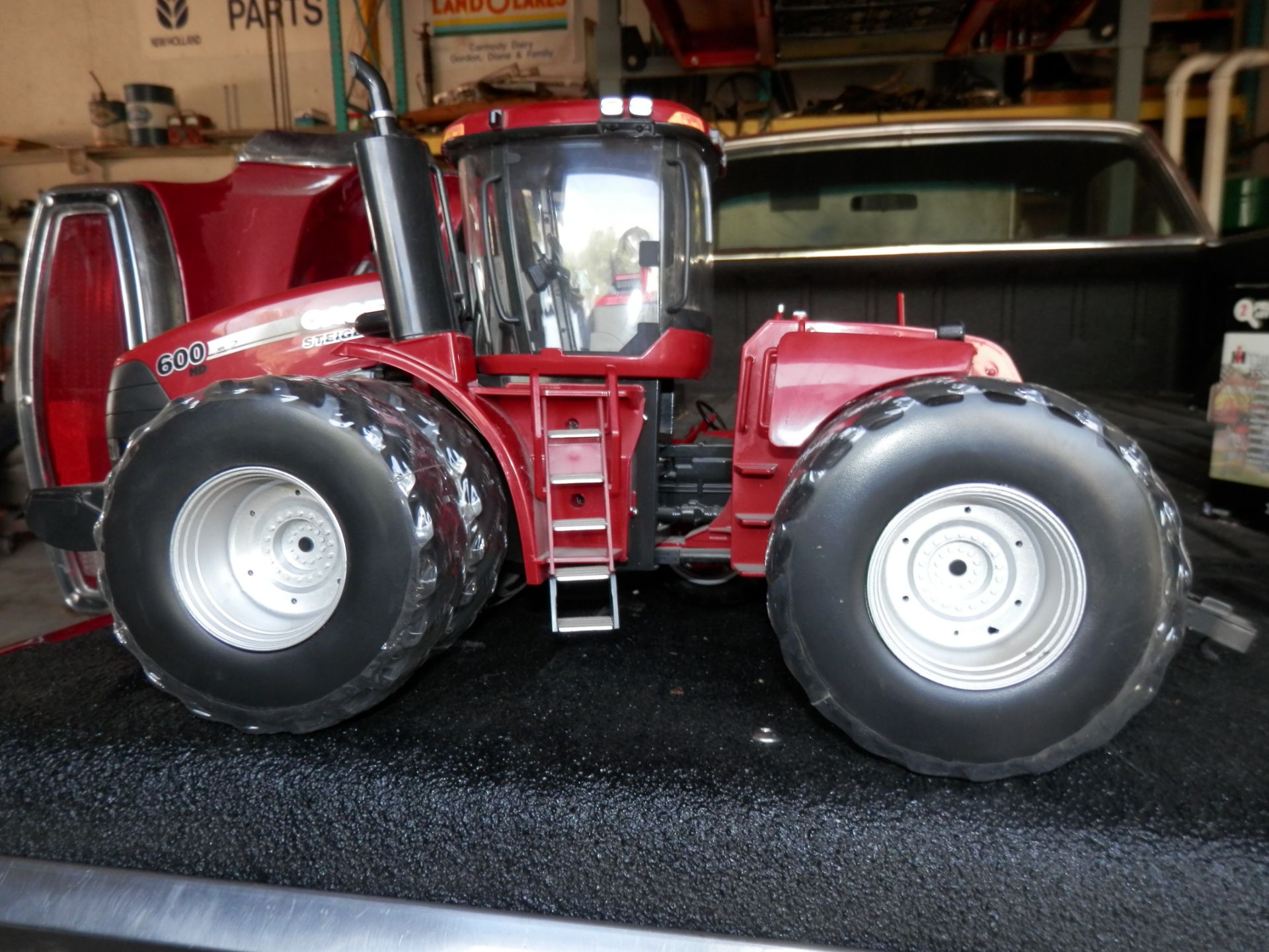 ERTL CASE IH STIEGER 600 MODEL TRACTOR