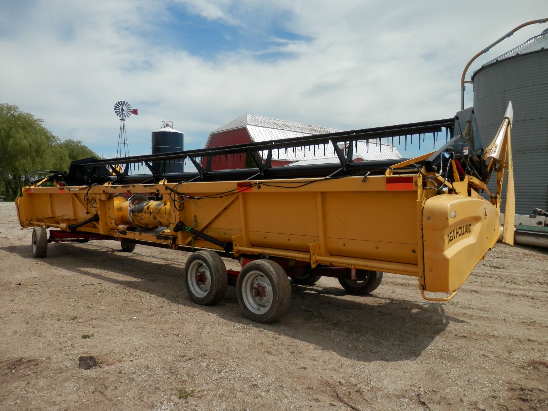 NEW HOLLAND 73C 30' GRAIN PLATFORM - Image 5 of 20