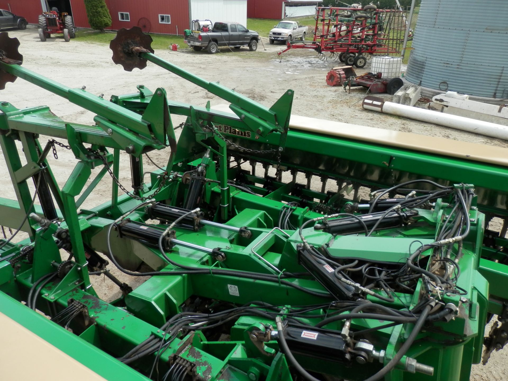 GREAT PLAINS 2410NT 24' FOLDING NO TILL DRILL - Image 8 of 17