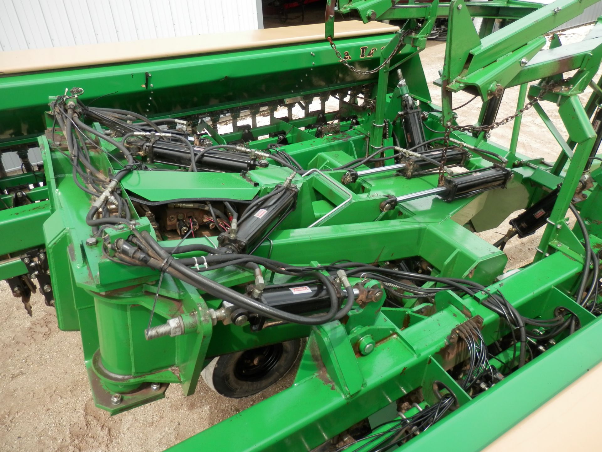 GREAT PLAINS 2410NT 24' FOLDING NO TILL DRILL - Image 7 of 17