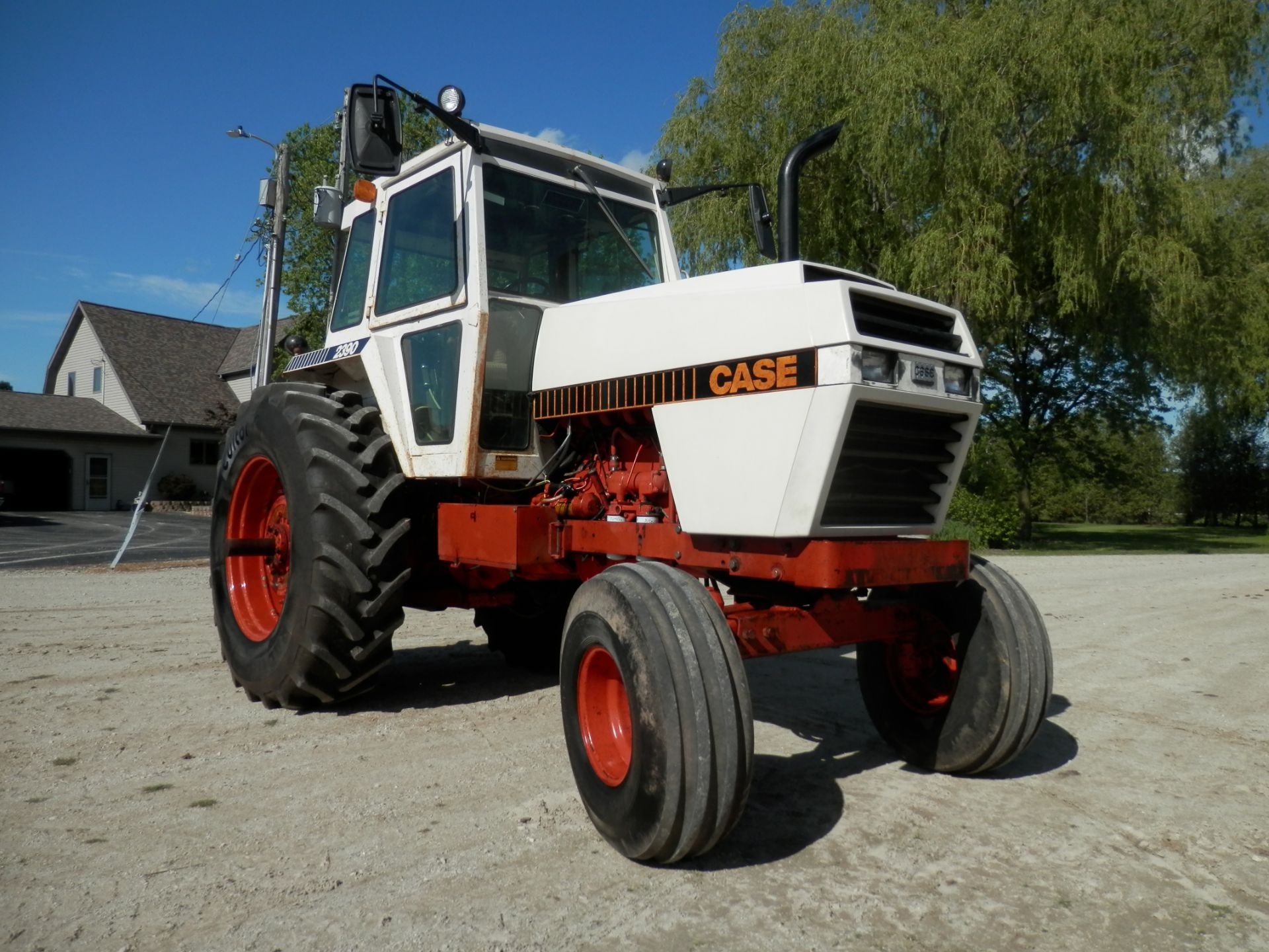 CASE 2390 2WD CAB TRACTOR - Image 2 of 15