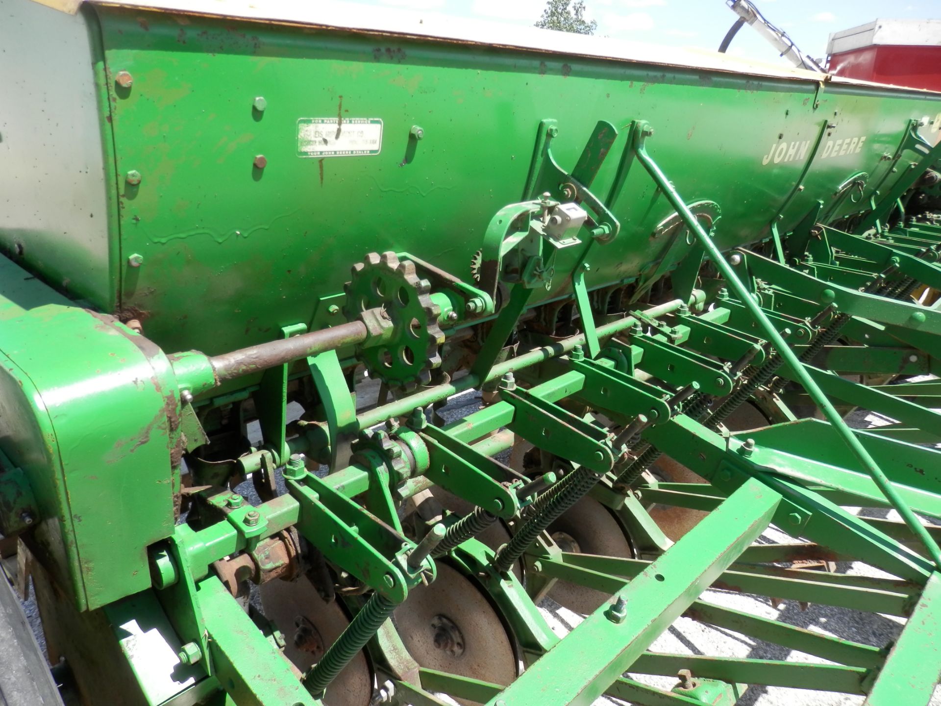 JOHN DEERE FB-B 10' GRAIN DRILL - Image 7 of 13