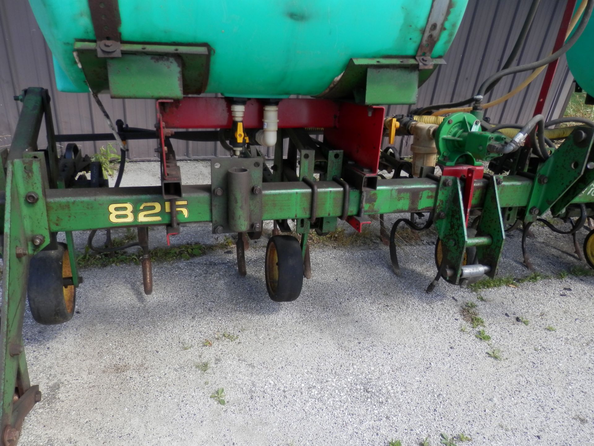 JOHN DEERE 825 4R ROW CROP CULTIVATOR - Image 3 of 8